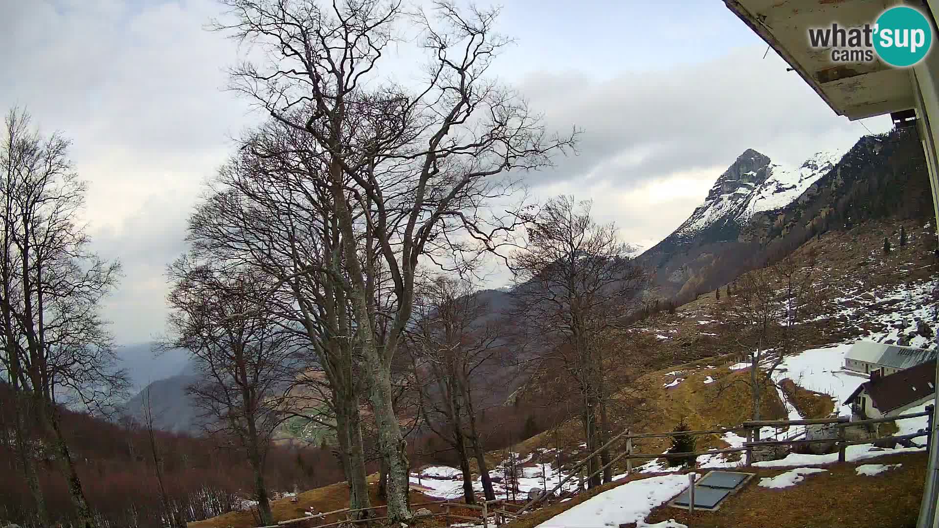 Refuge de la montagne Planina Razor caméra en direct (1315) | vue sur Tolminski Migovec