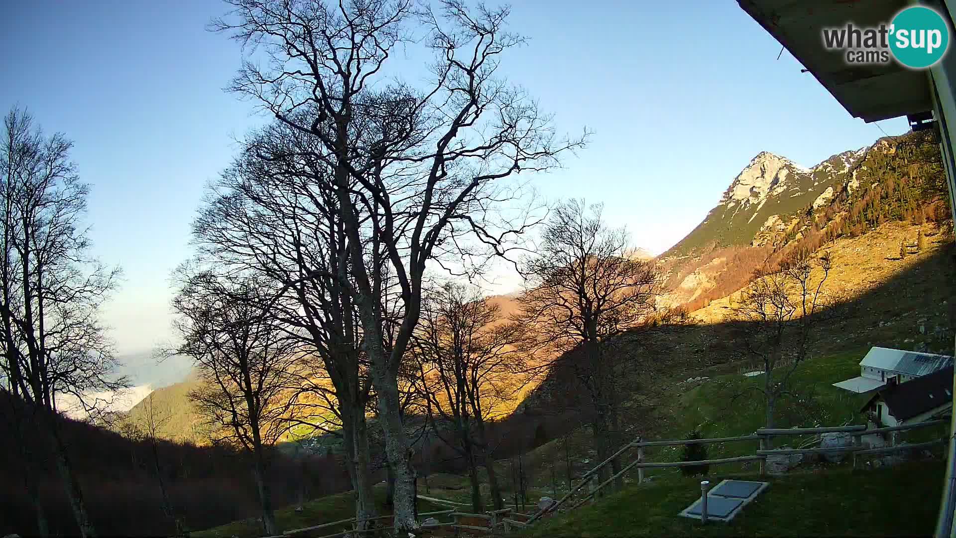 Planina Razor Bergütte Webcam (1315) | Blick auf Tolminski Migovec