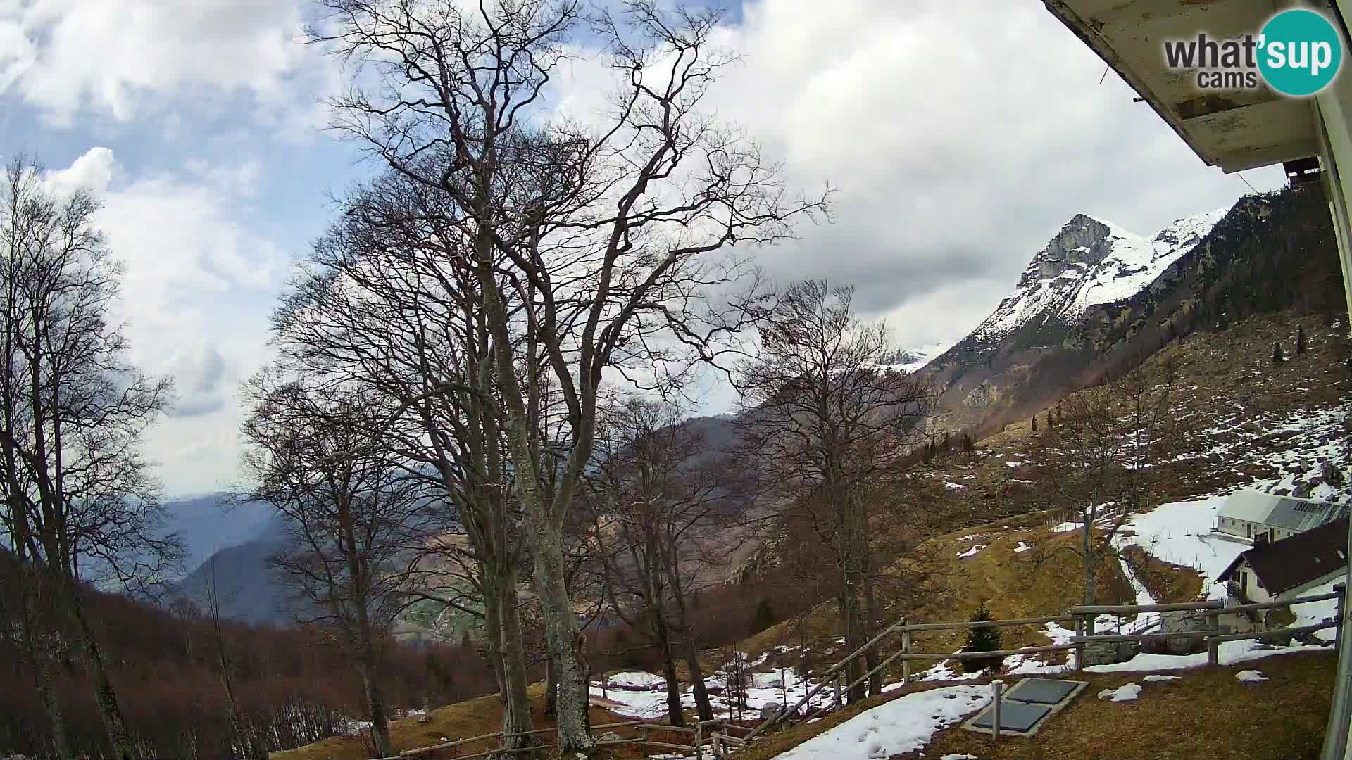 Planina Razor Mountain Hut live cam (1315) | view to Tolminski Migovec