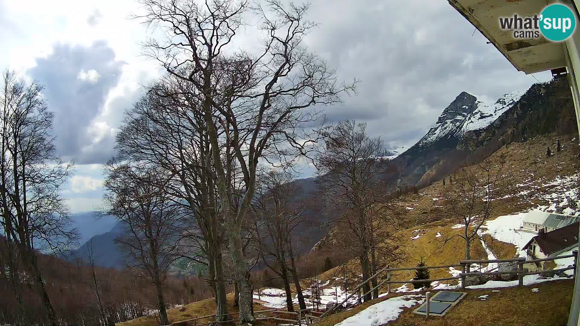 Planina Razor Mountain Hut live cam (1315) | view to Tolminski Migovec