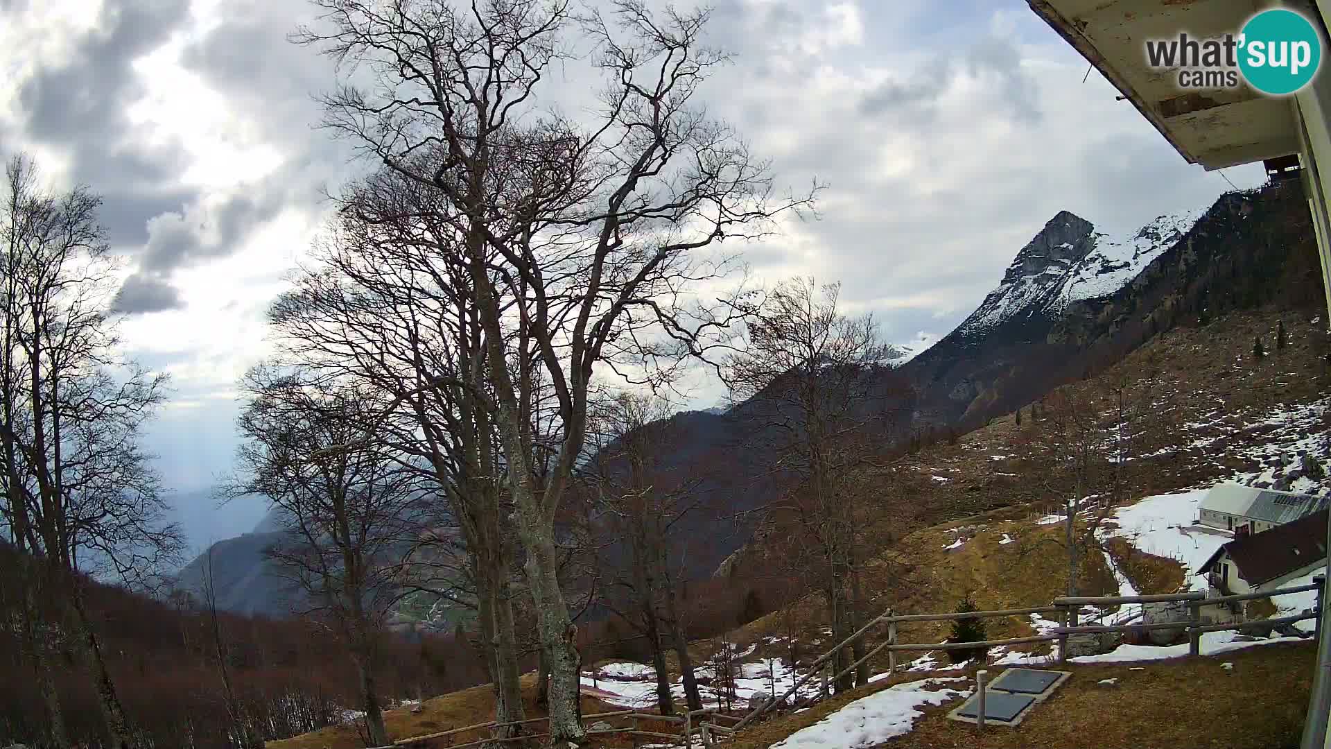 Planina Razor Mountain Hut live cam (1315) | view to Tolminski Migovec