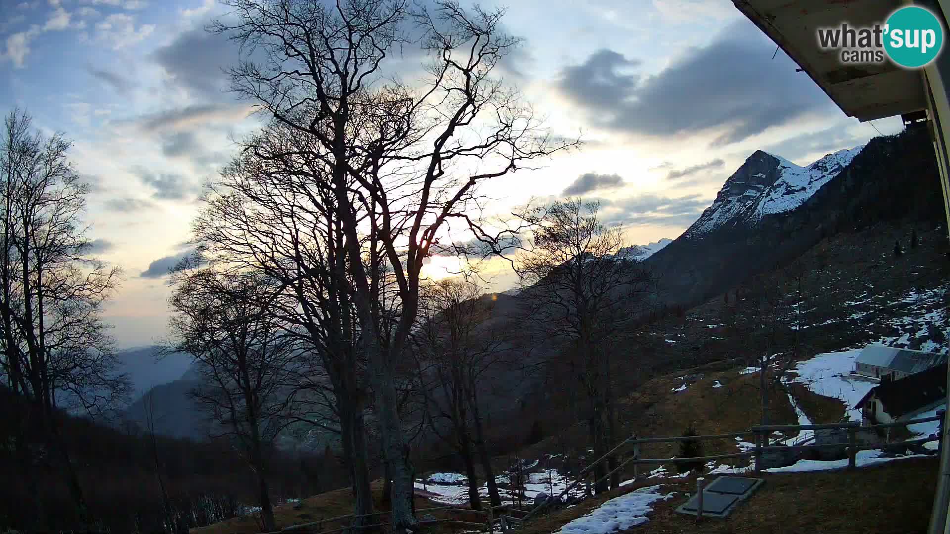 Planina Razor Mountain Hut live cam (1315) | view to Tolminski Migovec