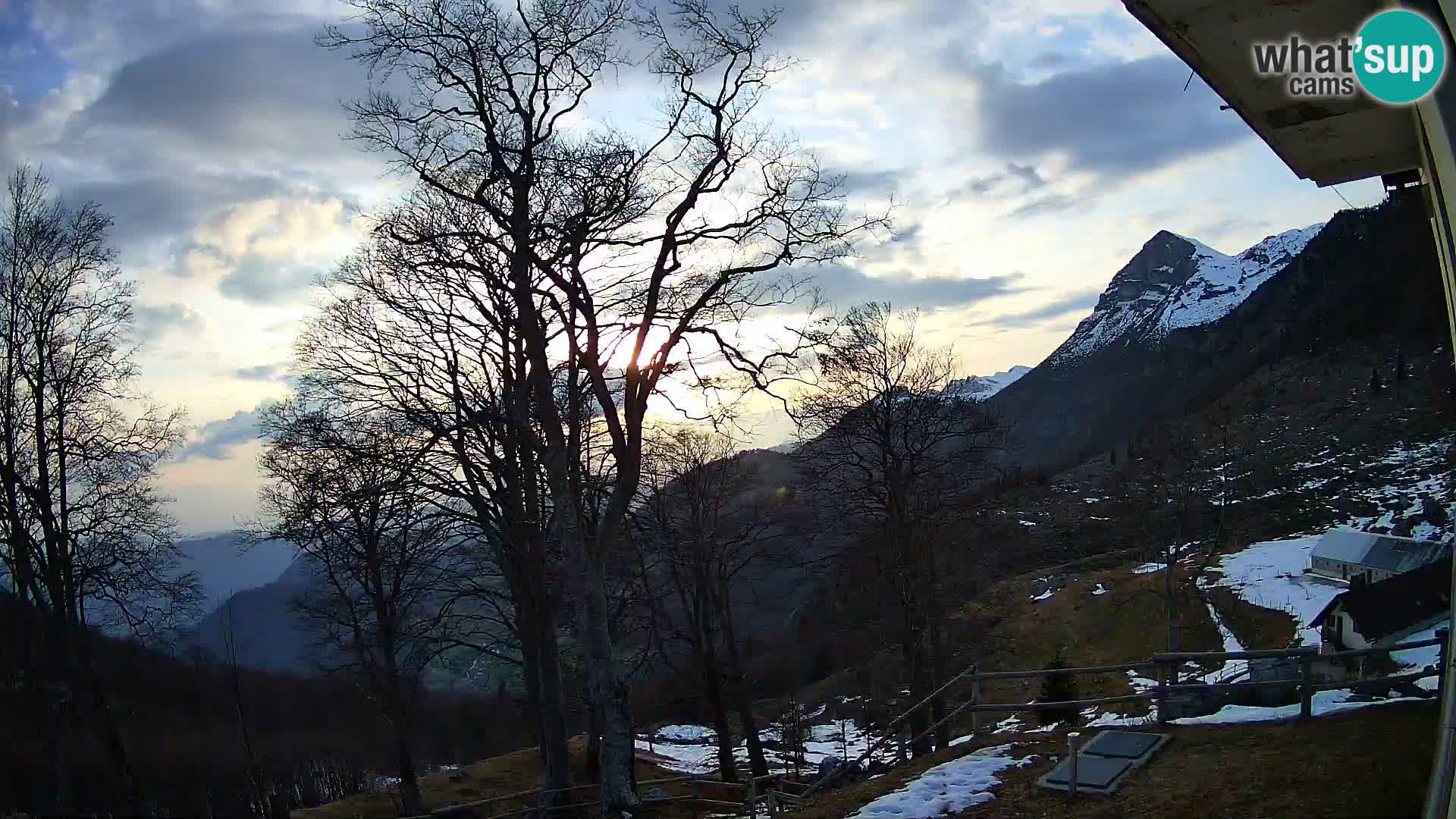 Refuge de la montagne Planina Razor caméra en direct (1315) | vue sur Tolminski Migovec