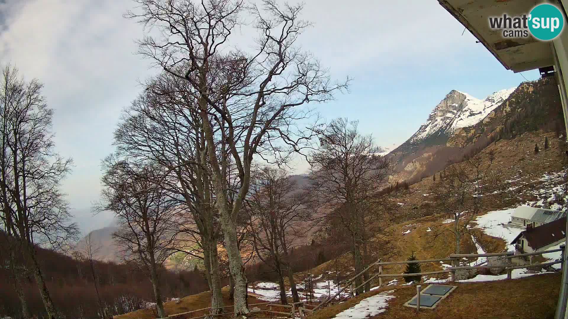 Planina Razor Mountain Hut live cam (1315) | view to Tolminski Migovec