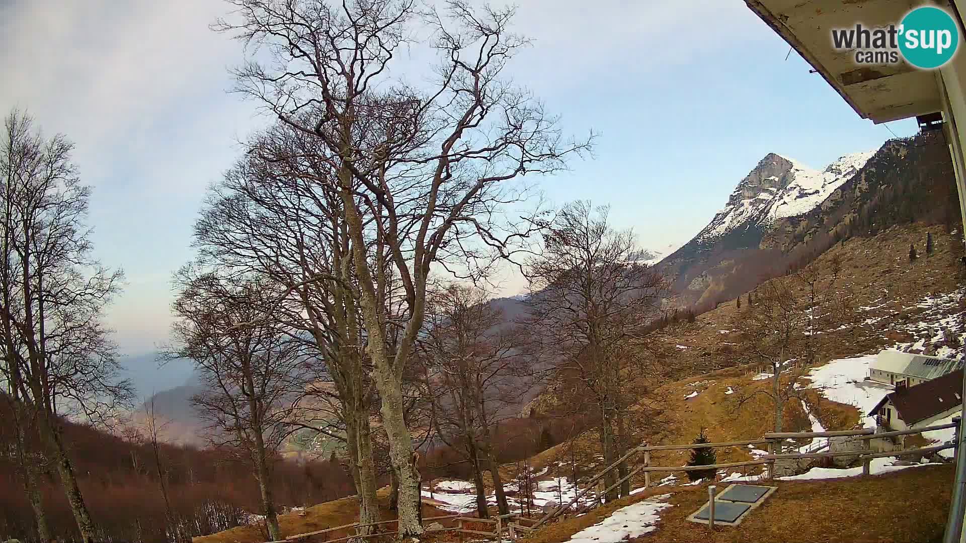 Planina Razor Mountain Hut live cam (1315) | view to Tolminski Migovec