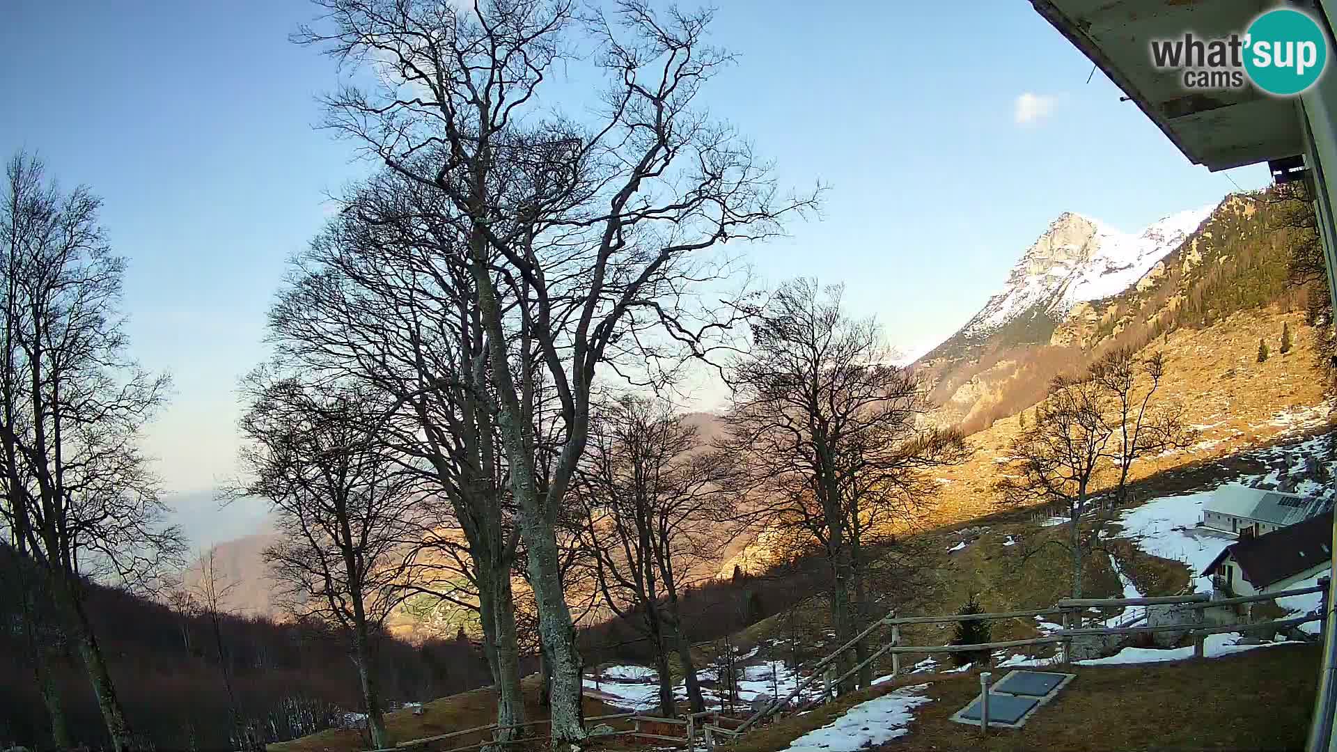 Planina Razor Mountain Hut live cam (1315) | view to Tolminski Migovec
