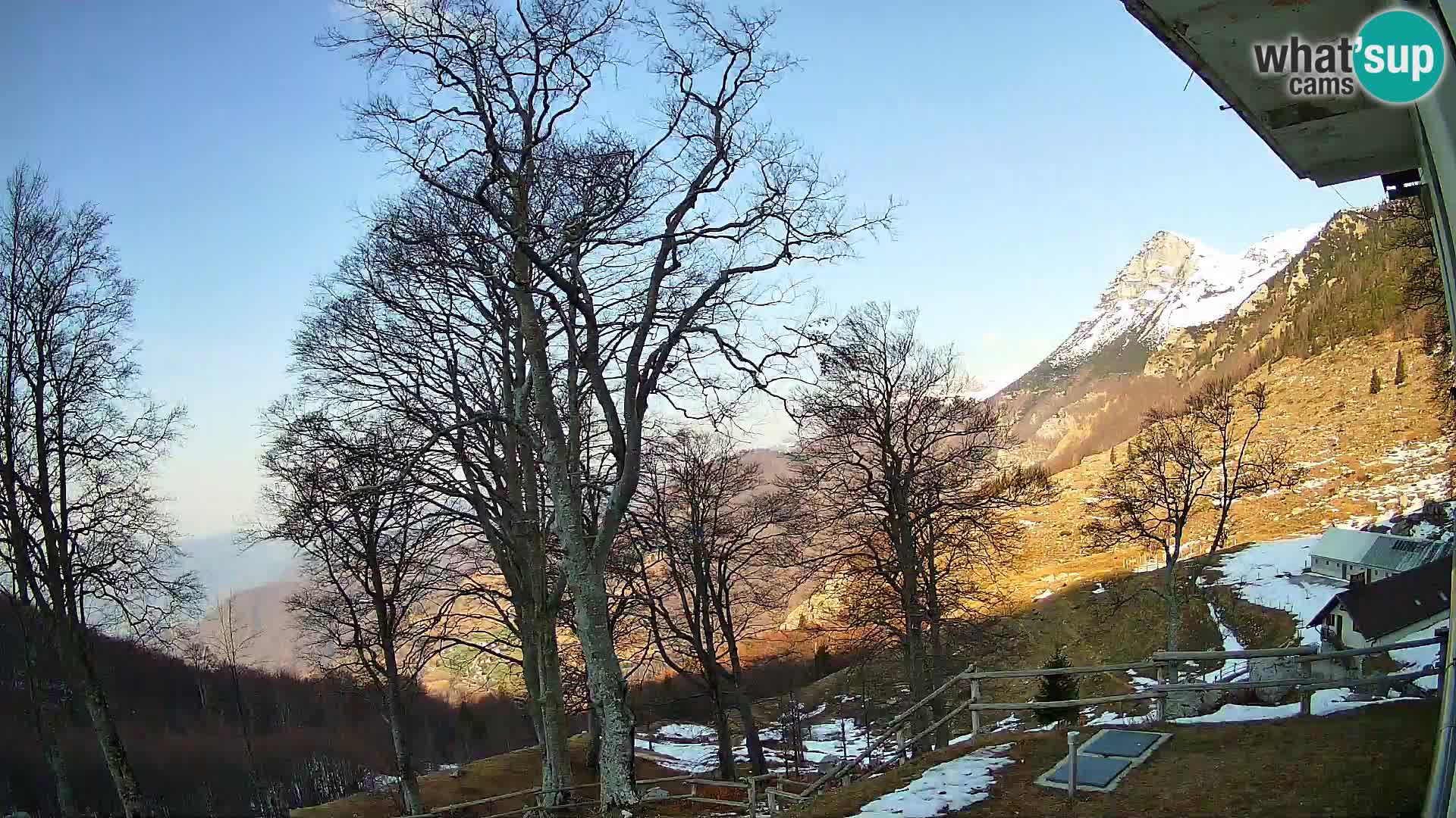 Planina Razor Mountain Hut live cam (1315) | view to Tolminski Migovec