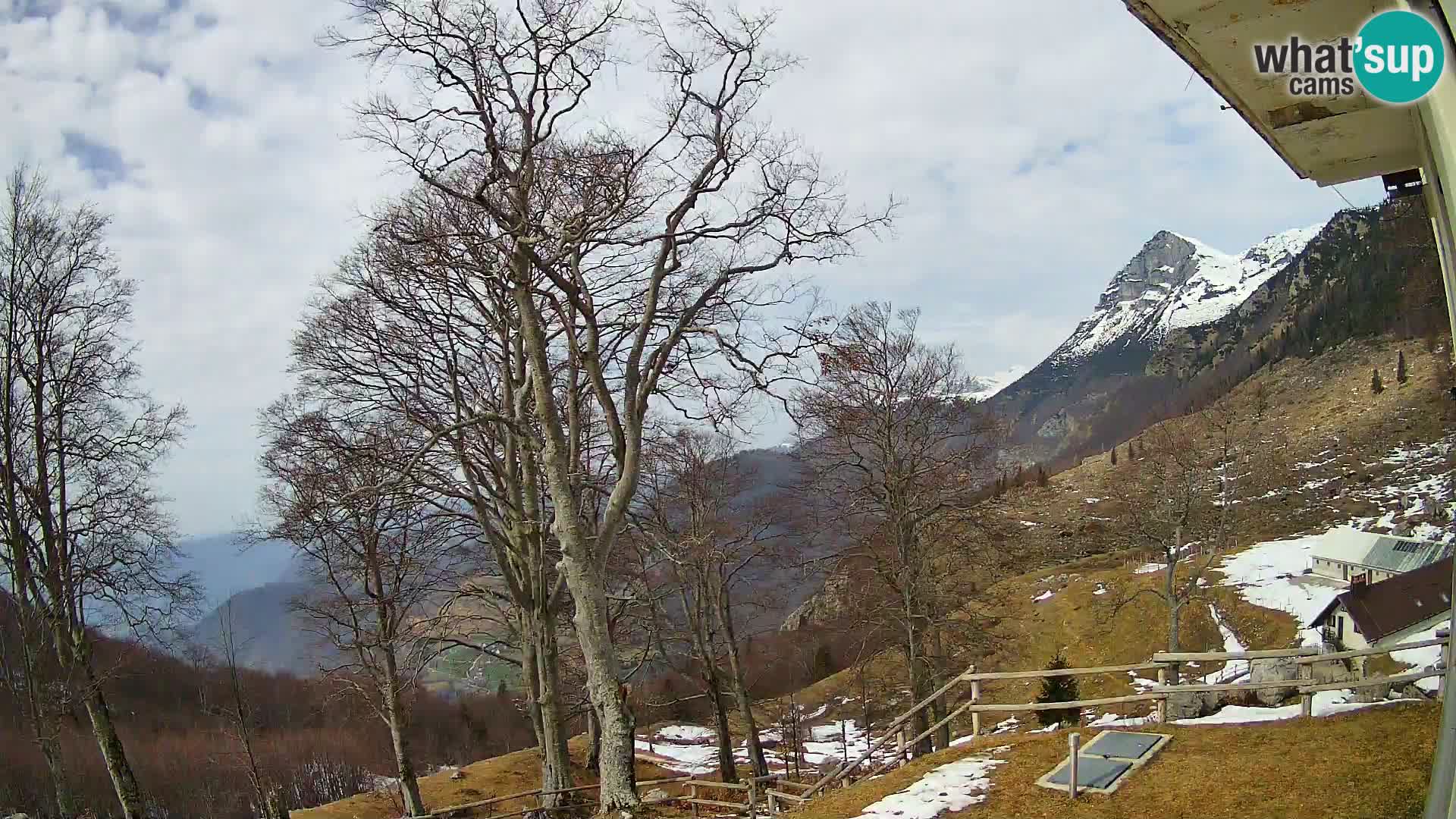 Planina Razor Mountain Hut live cam (1315) | view to Tolminski Migovec