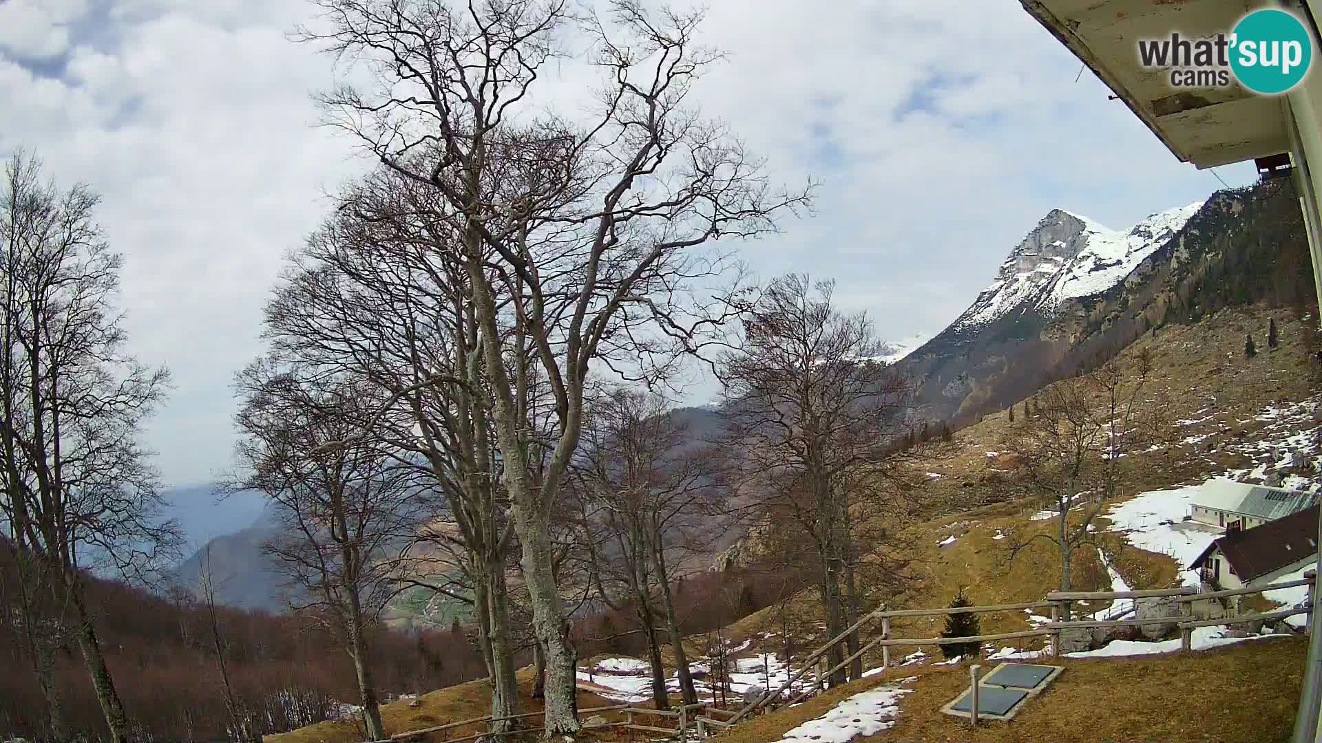 Baita di montagna Planina Razor webcam (1315) | vista su Tolminski Migovec
