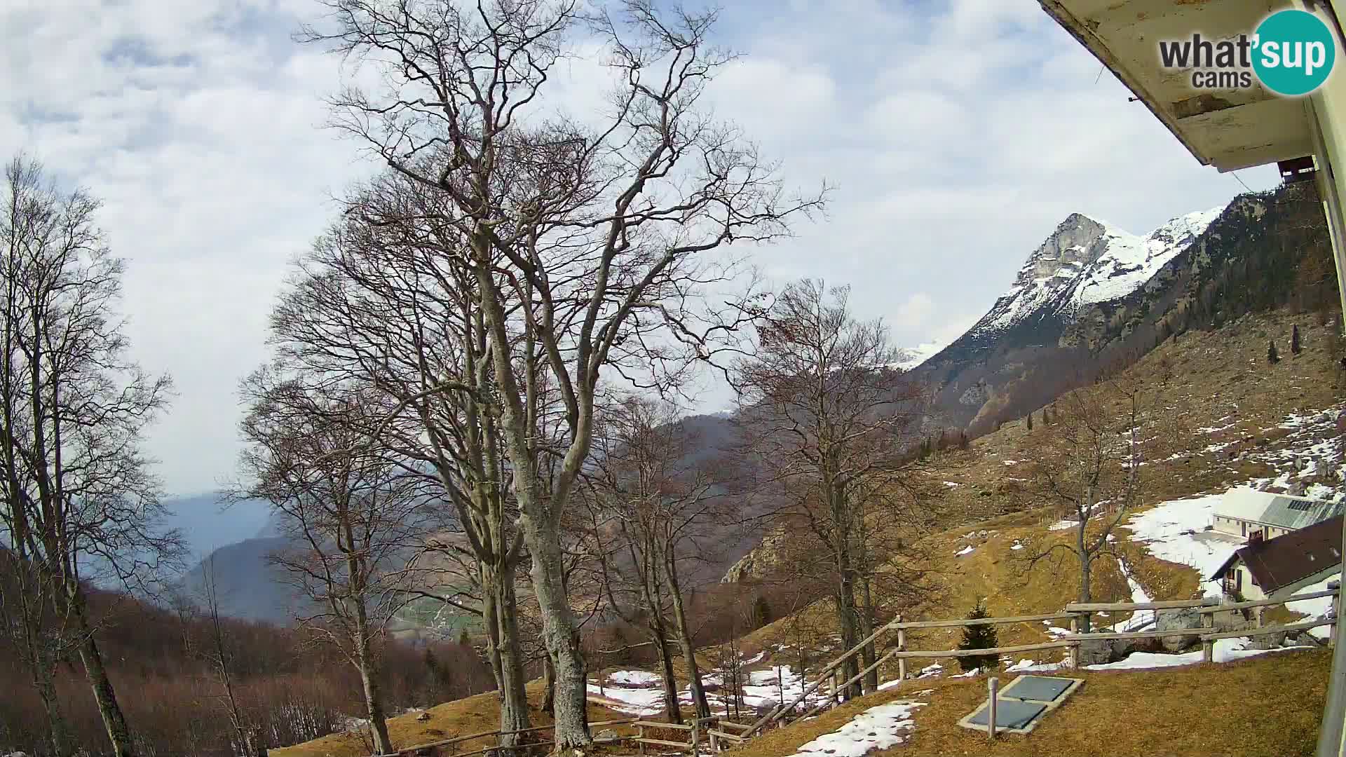 Planina Razor Mountain Hut live cam (1315) | view to Tolminski Migovec