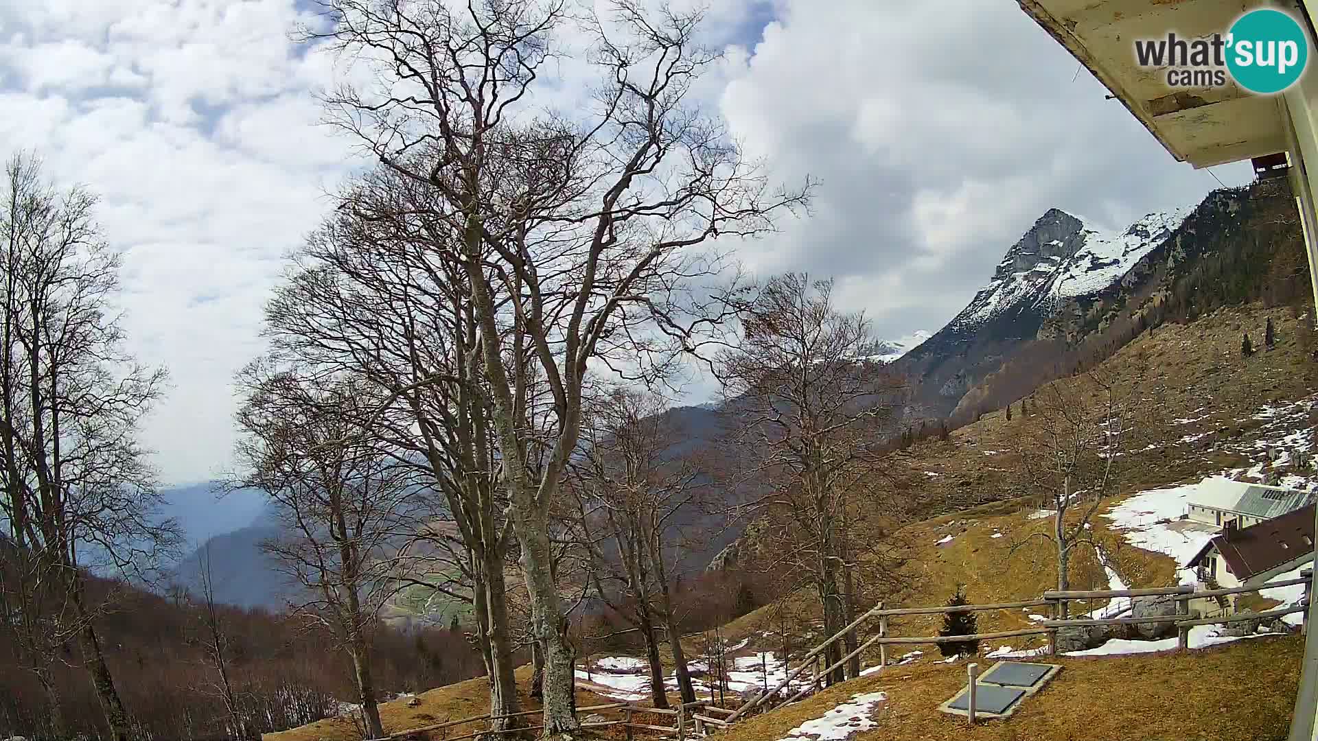 Planina Razor Mountain Hut live cam (1315) | view to Tolminski Migovec