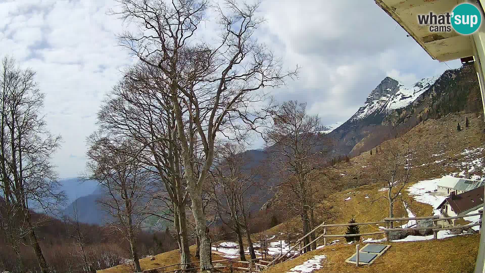 Planina Razor Mountain Hut live cam (1315) | view to Tolminski Migovec