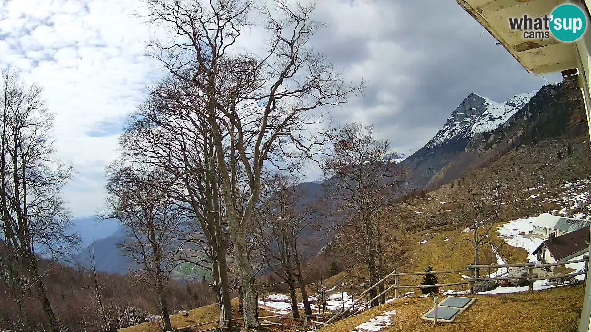Planina Razor Mountain Hut live cam (1315) | view to Tolminski Migovec