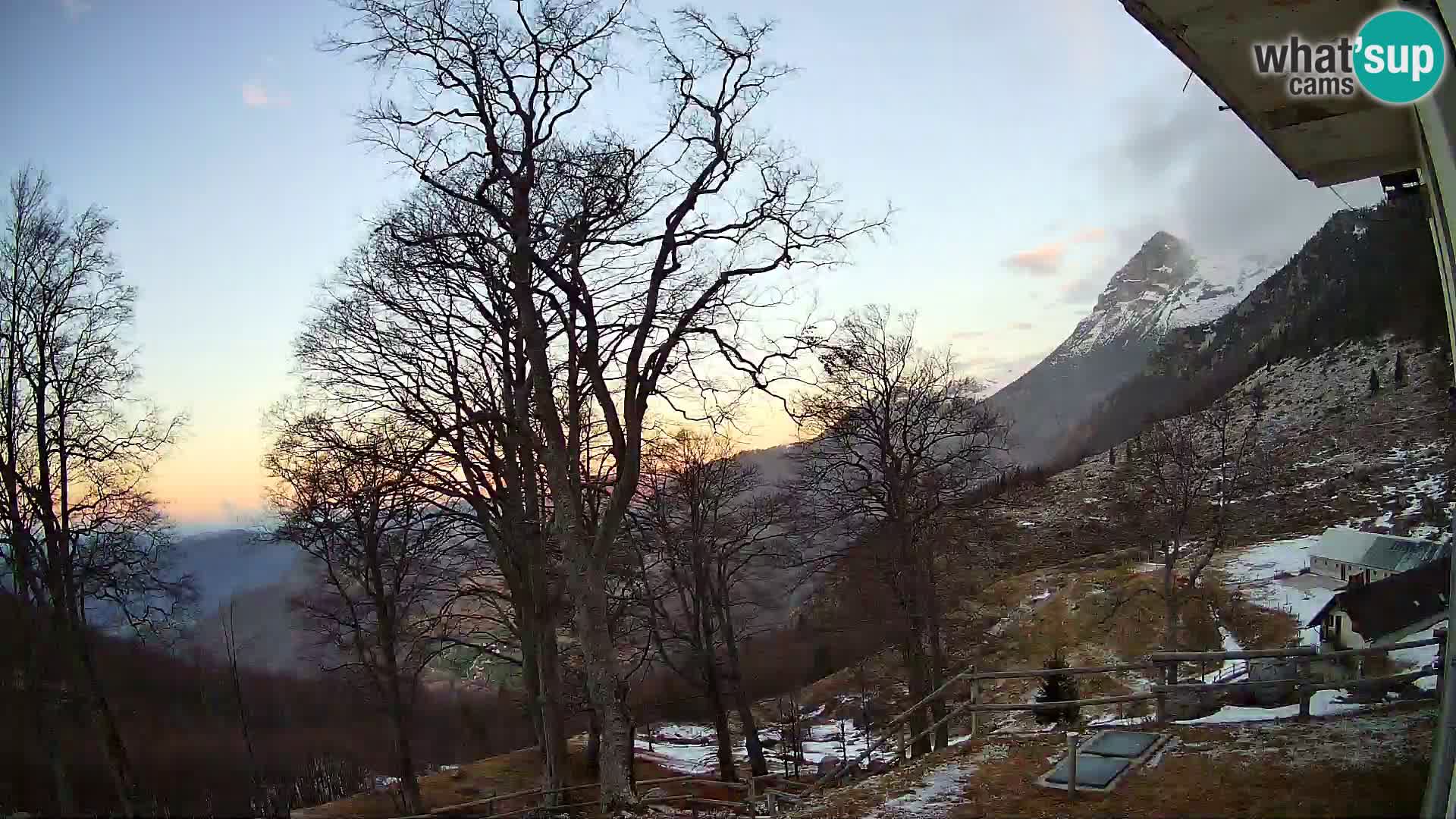 Planina Razor Mountain Hut live cam (1315) | view to Tolminski Migovec