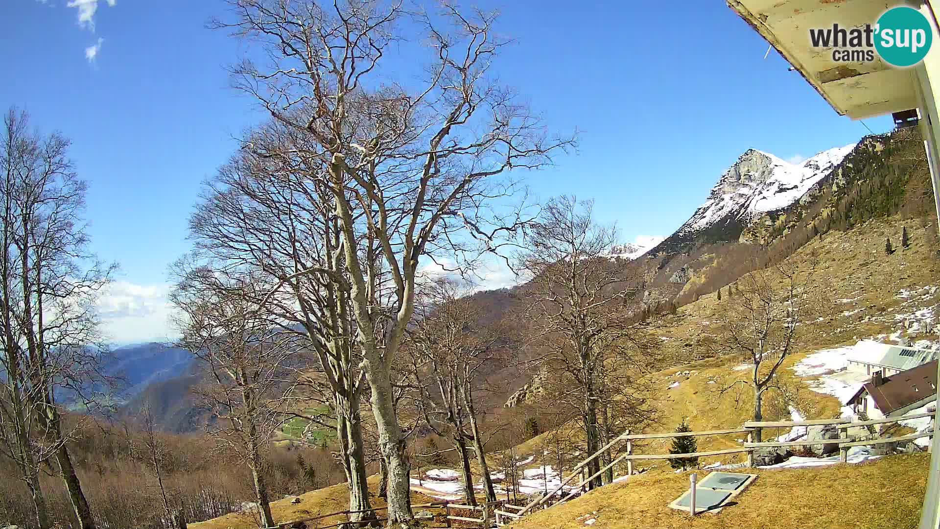 Planina Razor Bergütte Webcam (1315) | Blick auf Tolminski Migovec