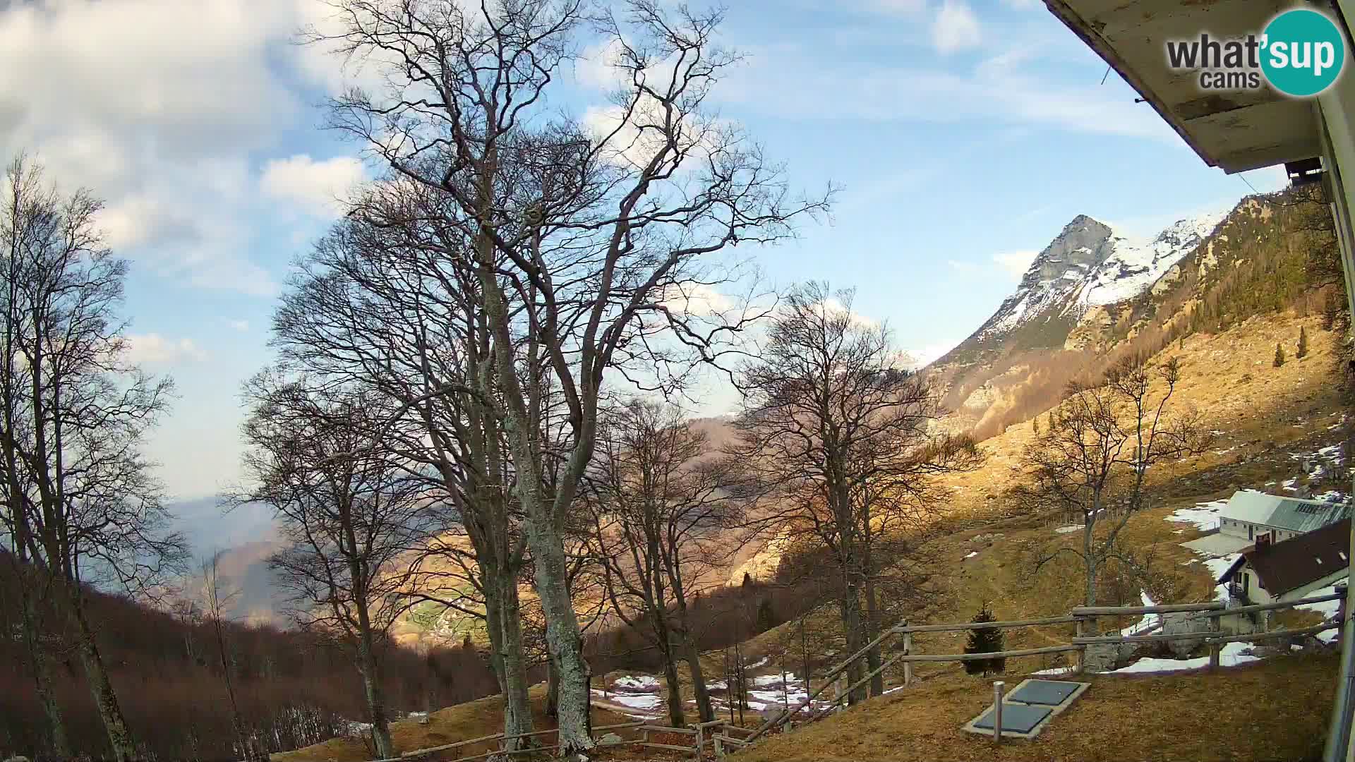 Baita di montagna Planina Razor webcam (1315) | vista su Tolminski Migovec