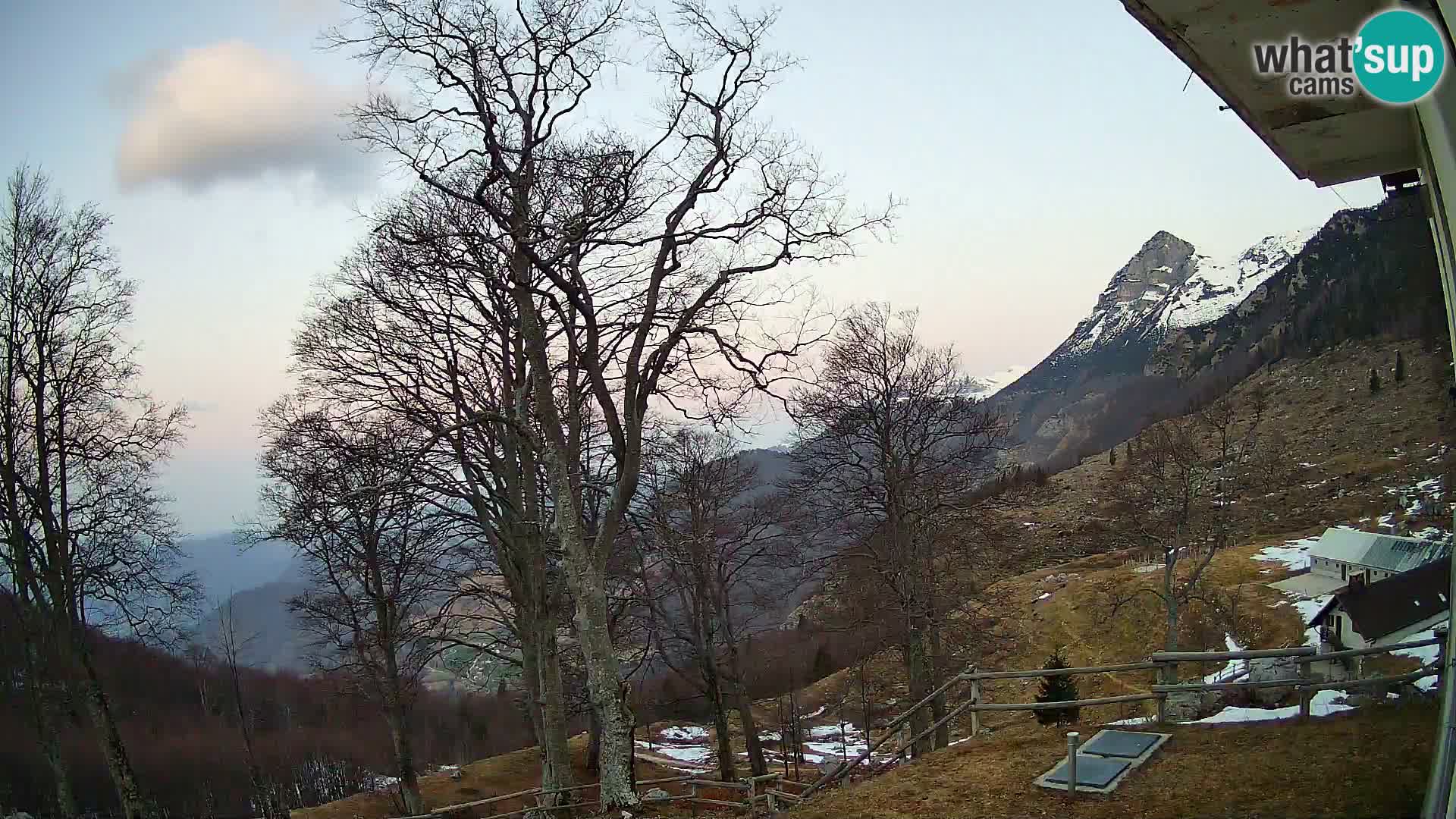 Planina Razor Mountain Hut live cam (1315) | view to Tolminski Migovec