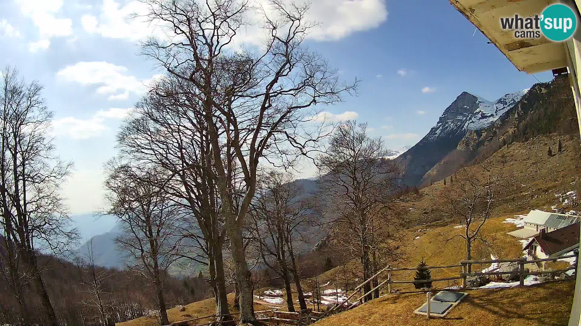 Planina Razor Mountain Hut live cam (1315) | view to Tolminski Migovec
