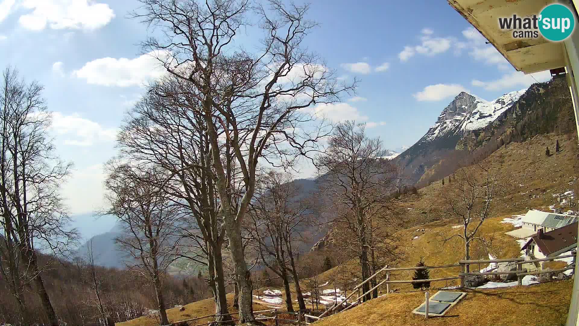 Koča na Planini Razor spletna kamera (1315) | Pogled na Tolminski Migovec