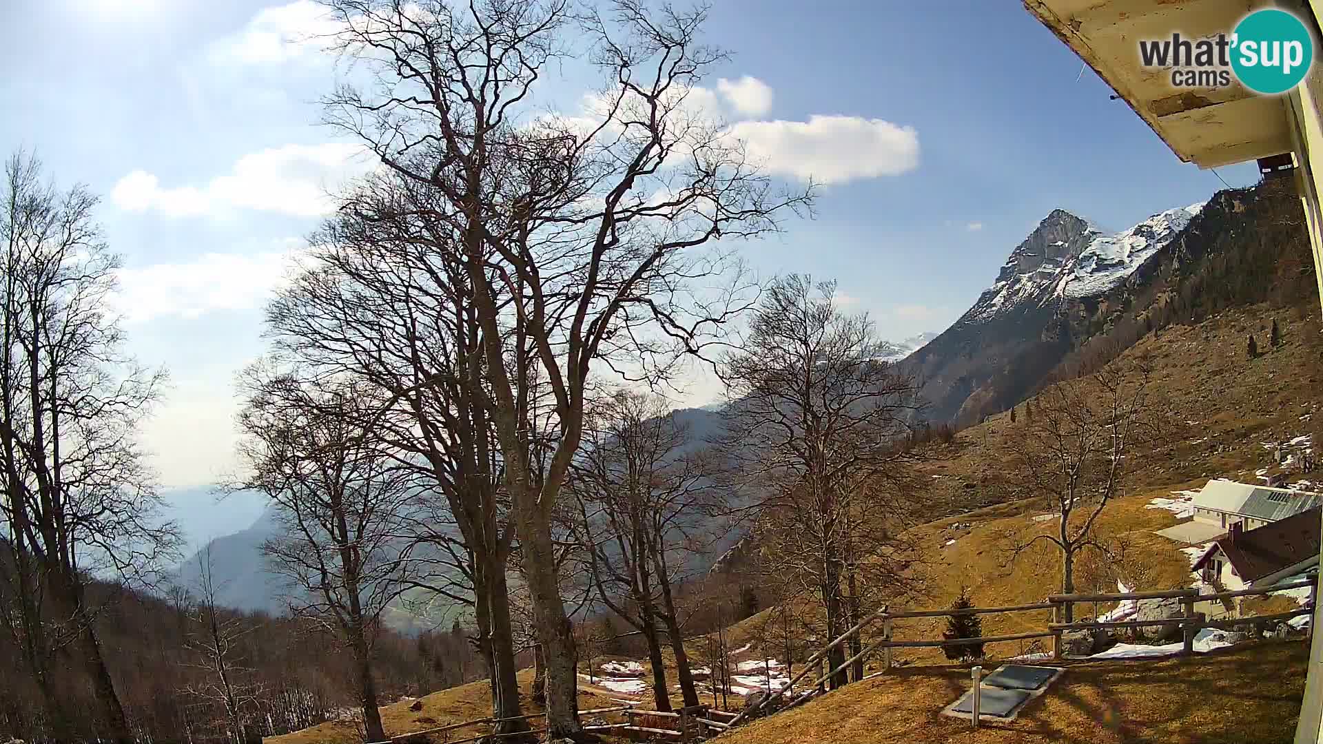 Cámara en vivo de la cabaña de montaña Planina Razor (1315) | vista hacia Tolminski Migovec