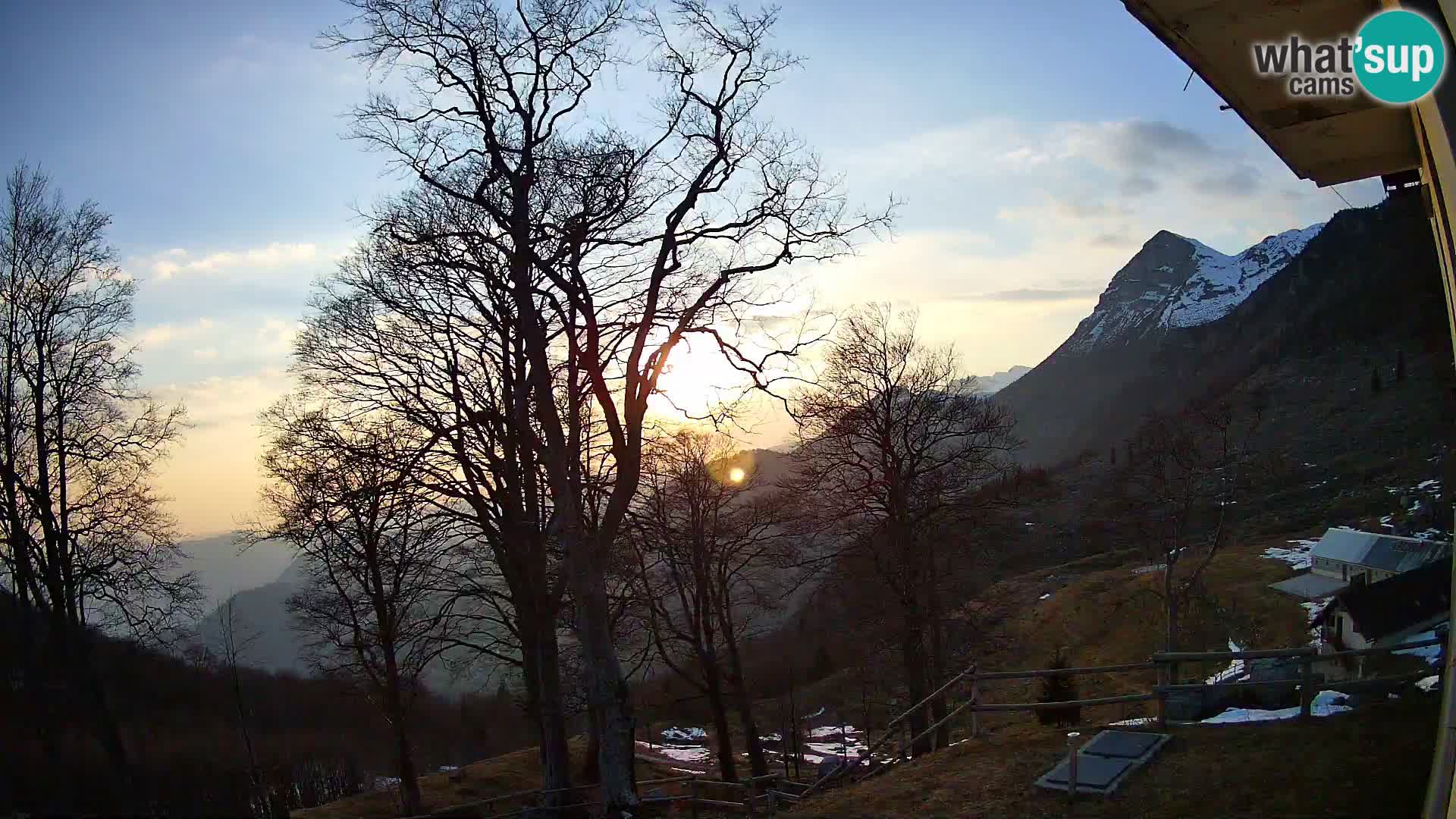 Planinarski dom na planini Razor (1315) | Pogled na Tolminski Migovec