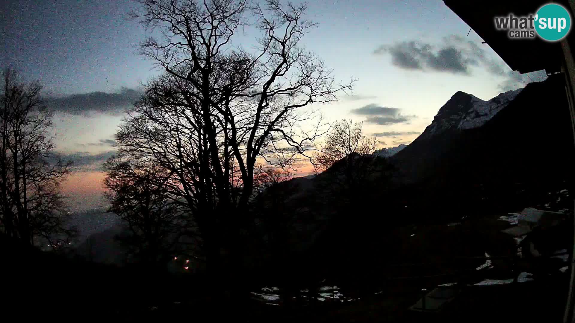 Planina Razor Mountain Hut live cam (1315) | view to Tolminski Migovec