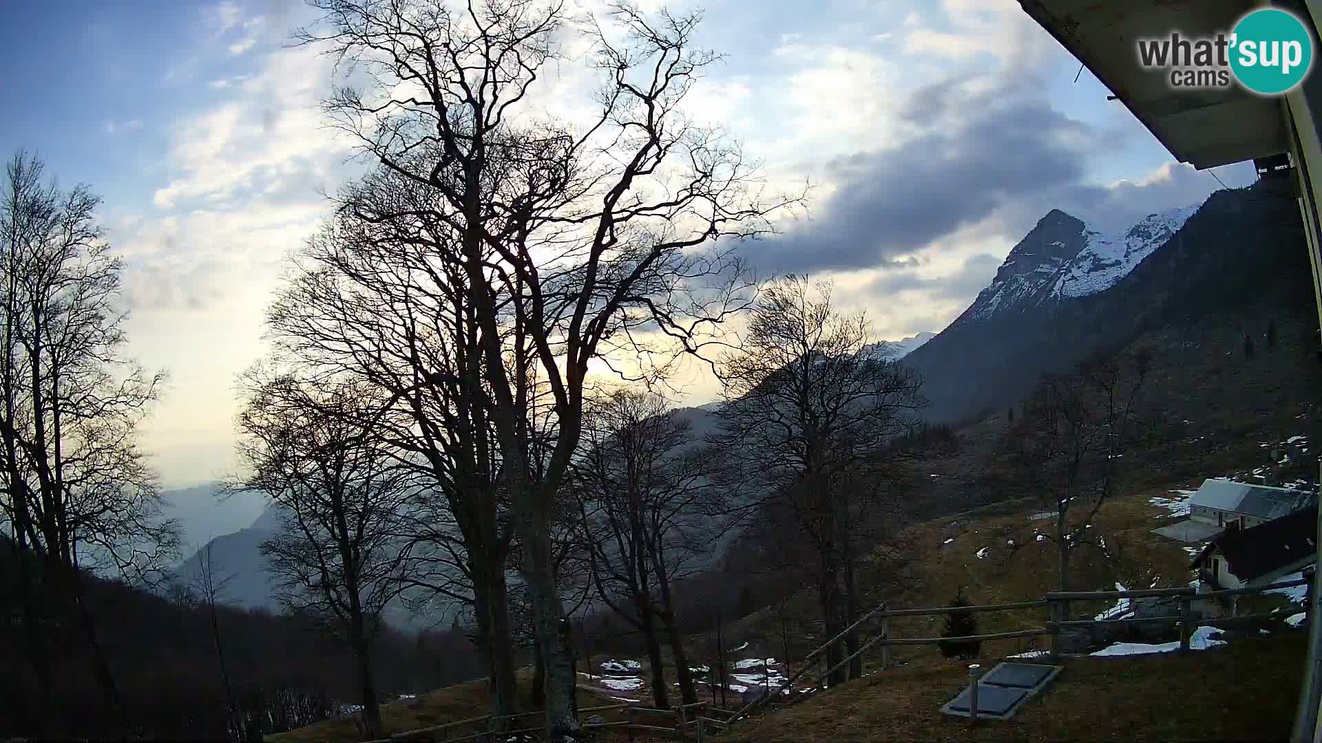 Planina Razor Bergütte Webcam (1315) | Blick auf Tolminski Migovec