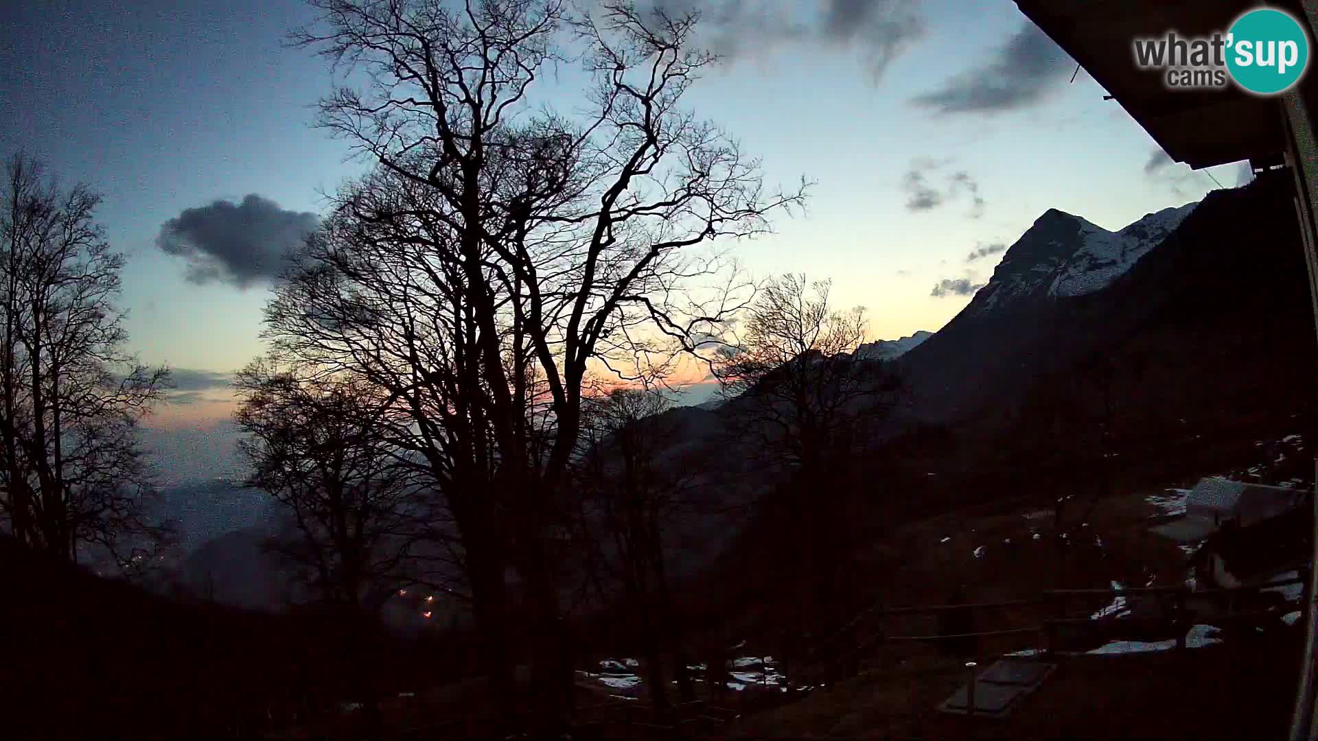 Planina Razor Bergütte Webcam (1315) | Blick auf Tolminski Migovec