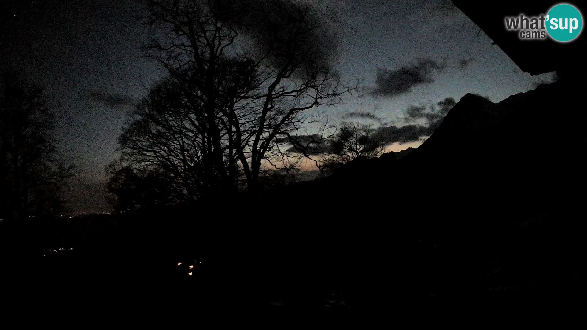 Planina Razor Bergütte Webcam (1315) | Blick auf Tolminski Migovec