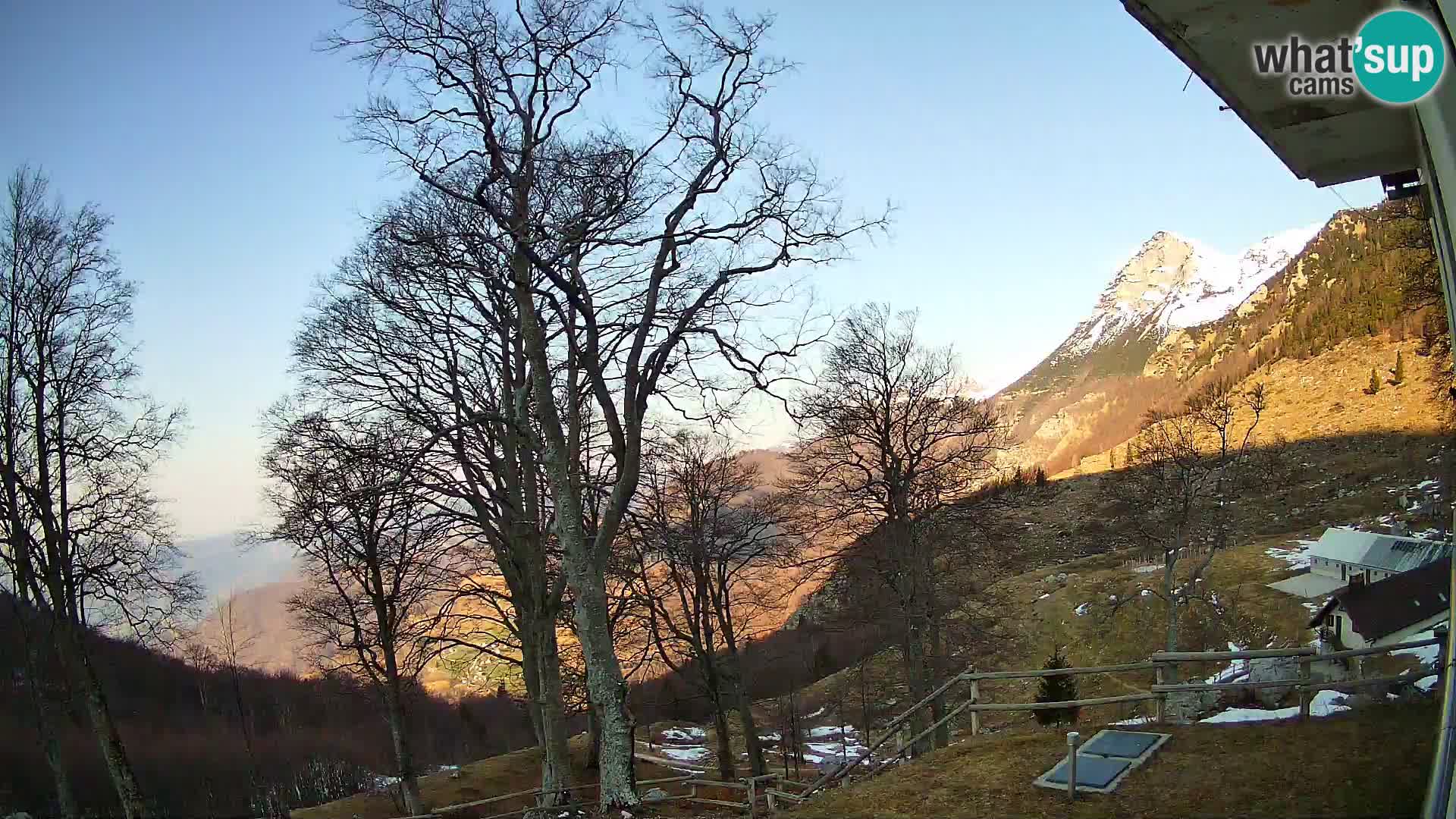 Planinarski dom na planini Razor (1315) | Pogled na Tolminski Migovec