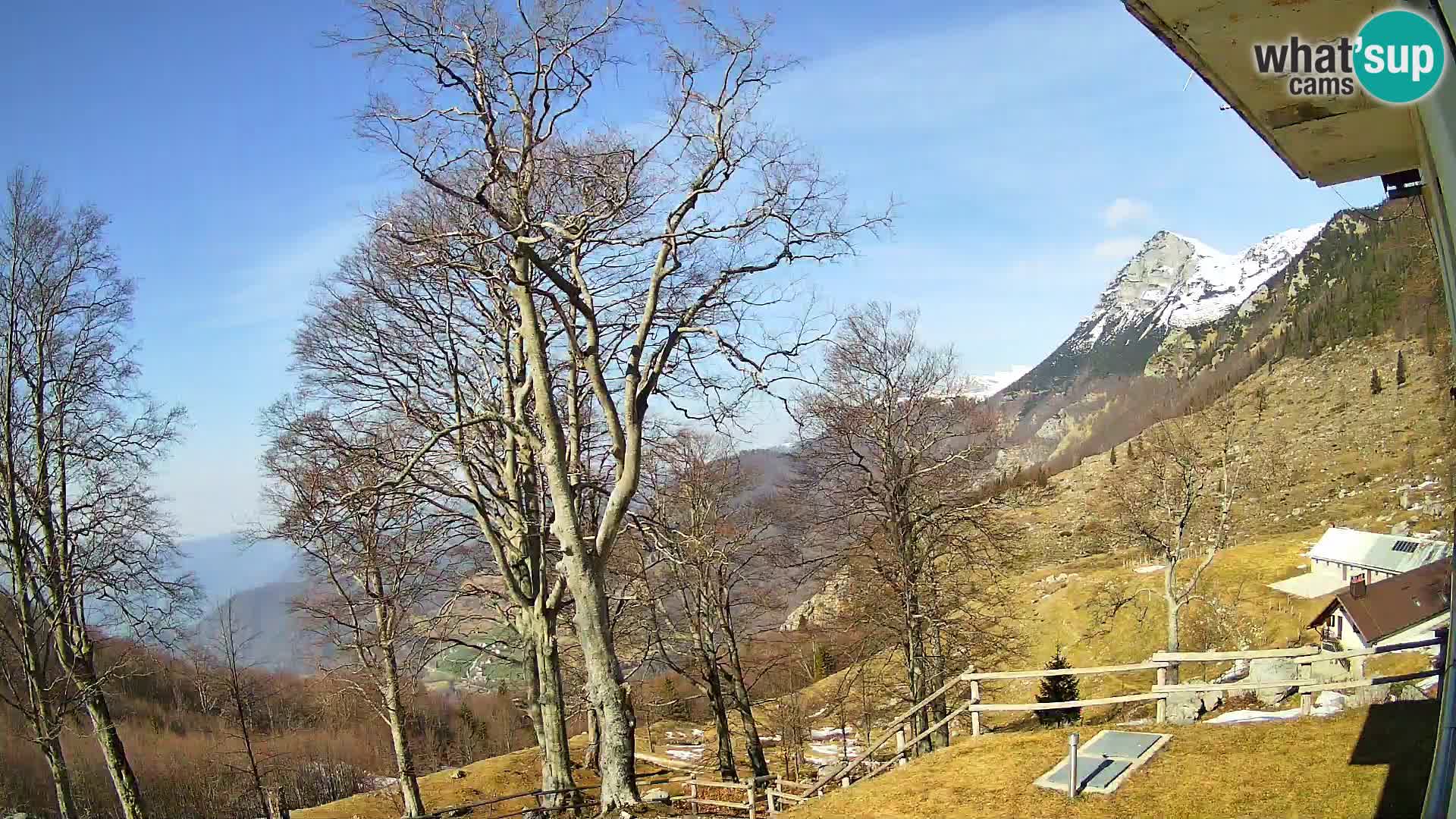 Baita di montagna Planina Razor webcam (1315) | vista su Tolminski Migovec