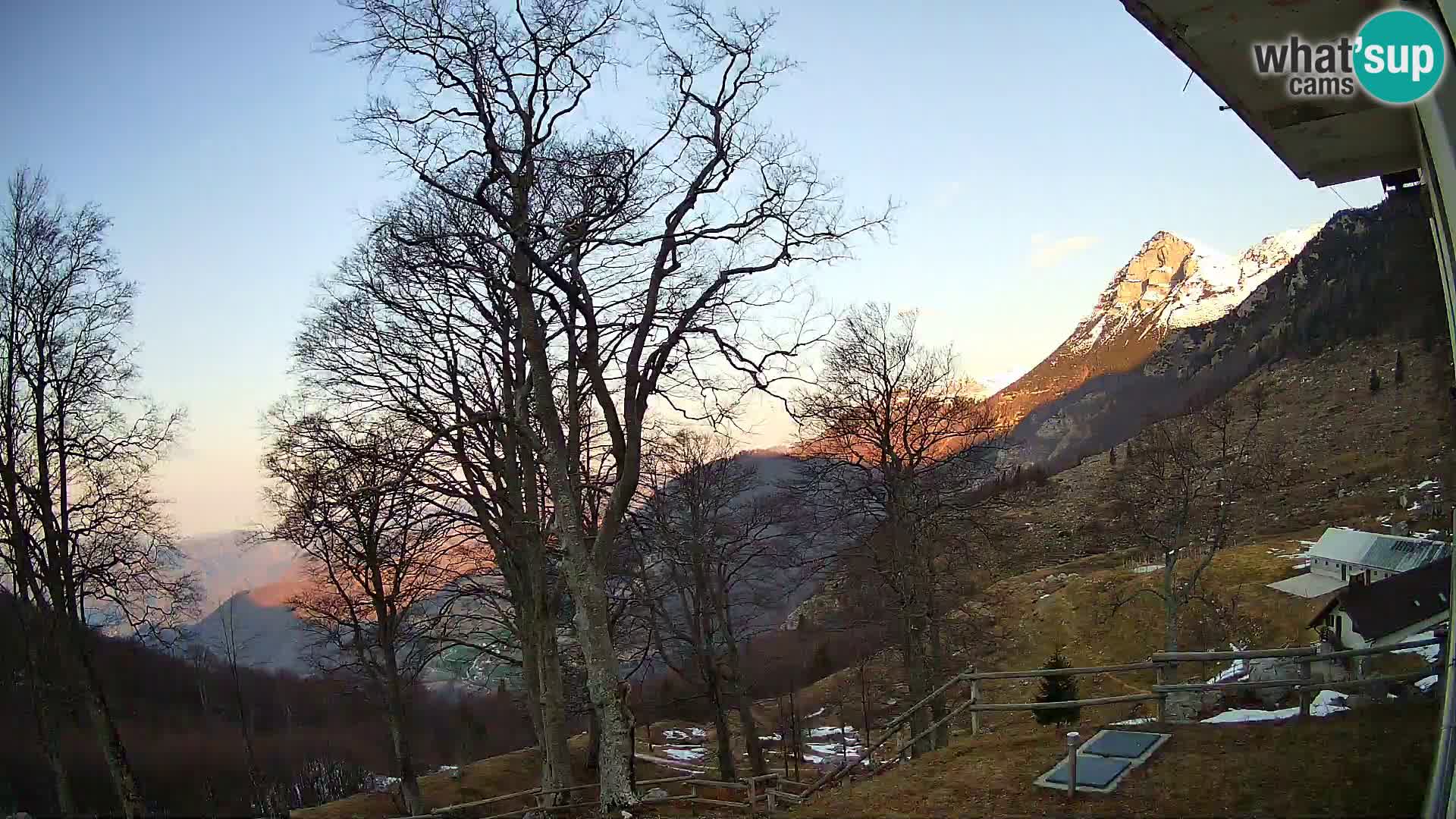 Planina Razor Mountain Hut live cam (1315) | view to Tolminski Migovec