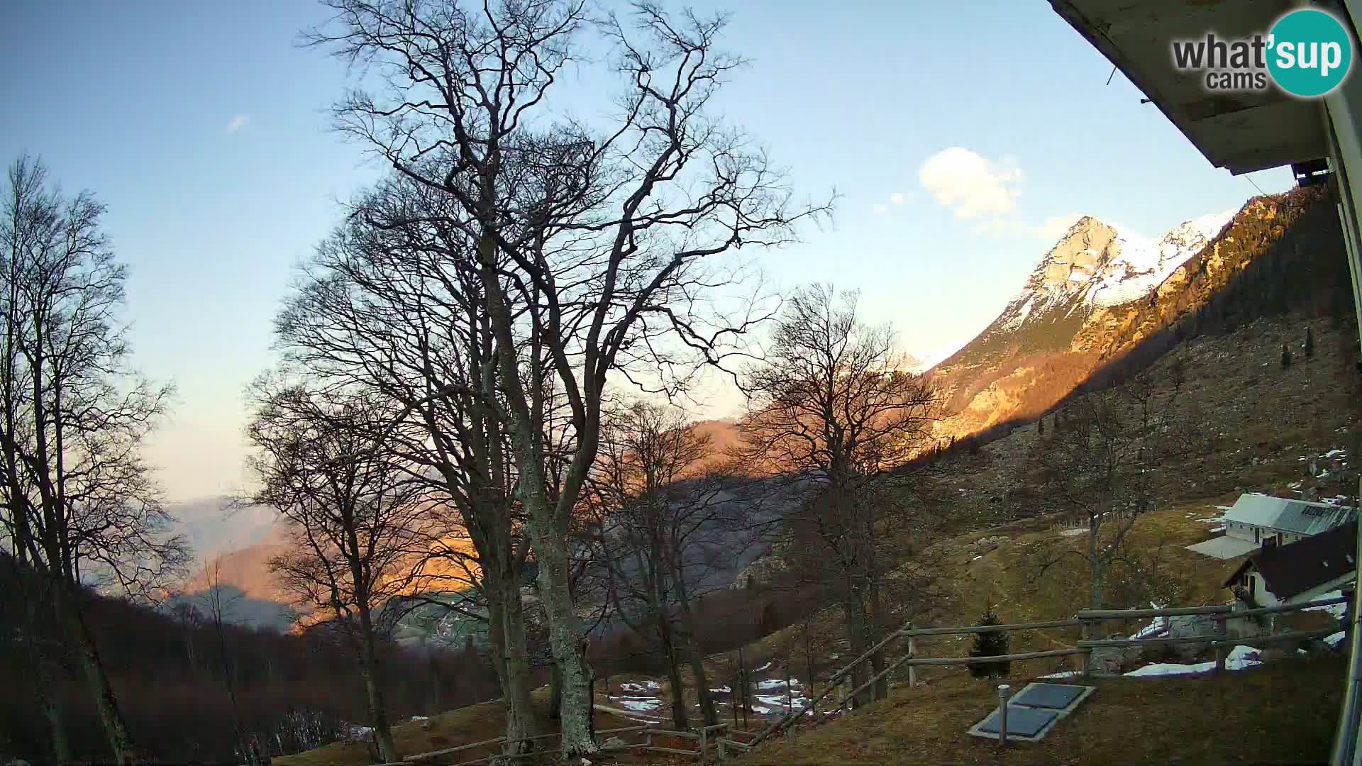Baita di montagna Planina Razor webcam (1315) | vista su Tolminski Migovec