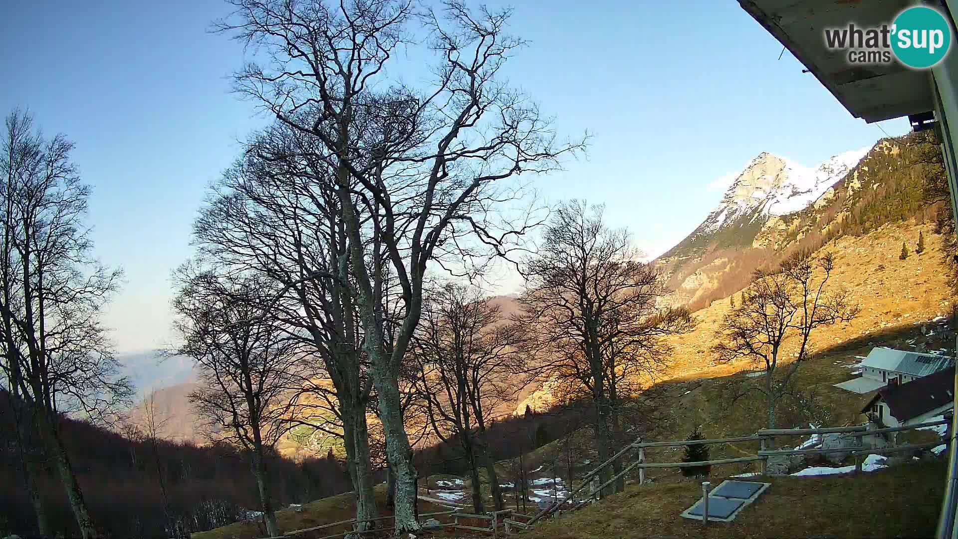 Planinarski dom na planini Razor (1315) | Pogled na Tolminski Migovec