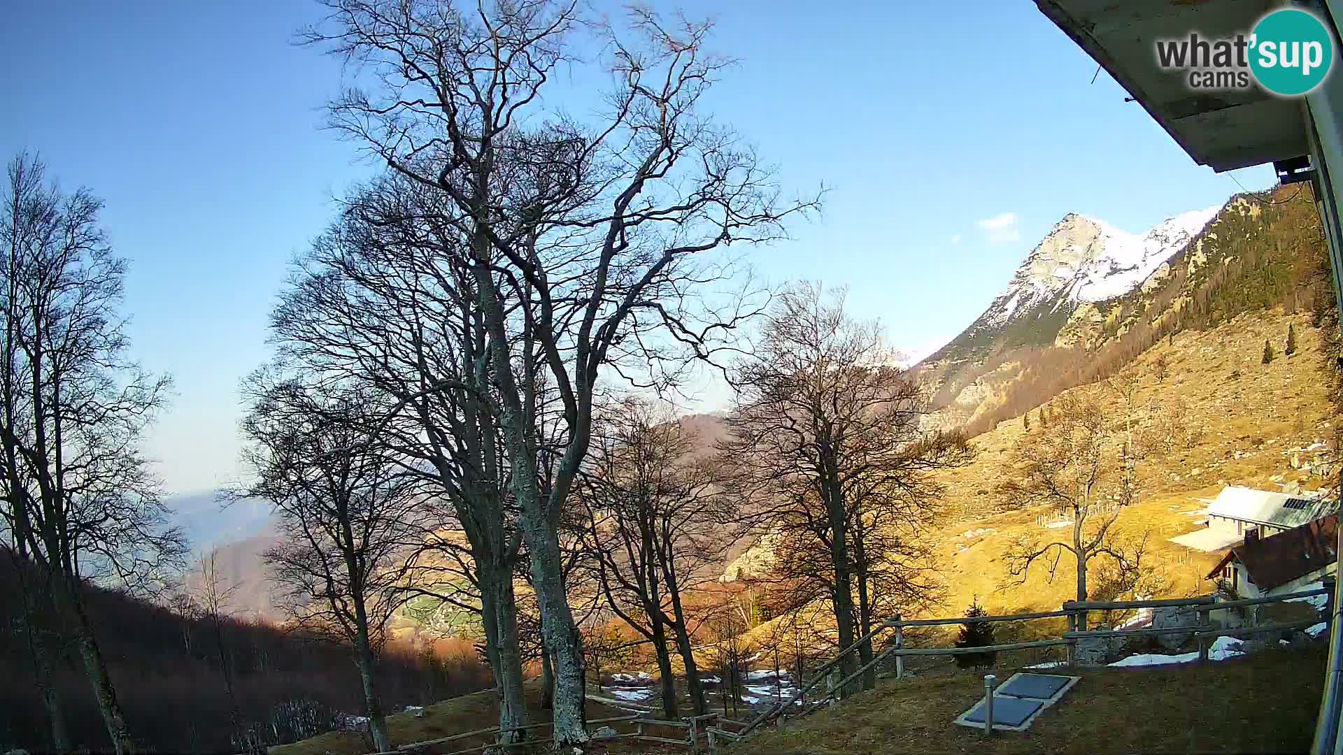 Planina Razor Mountain Hut live cam (1315) | view to Tolminski Migovec