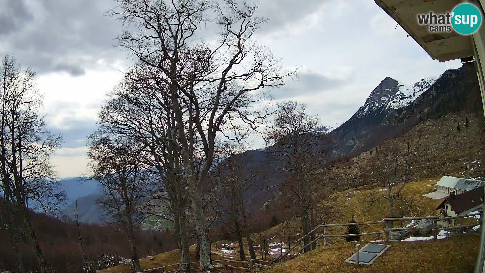 Refuge de la montagne Planina Razor caméra en direct (1315) | vue sur Tolminski Migovec