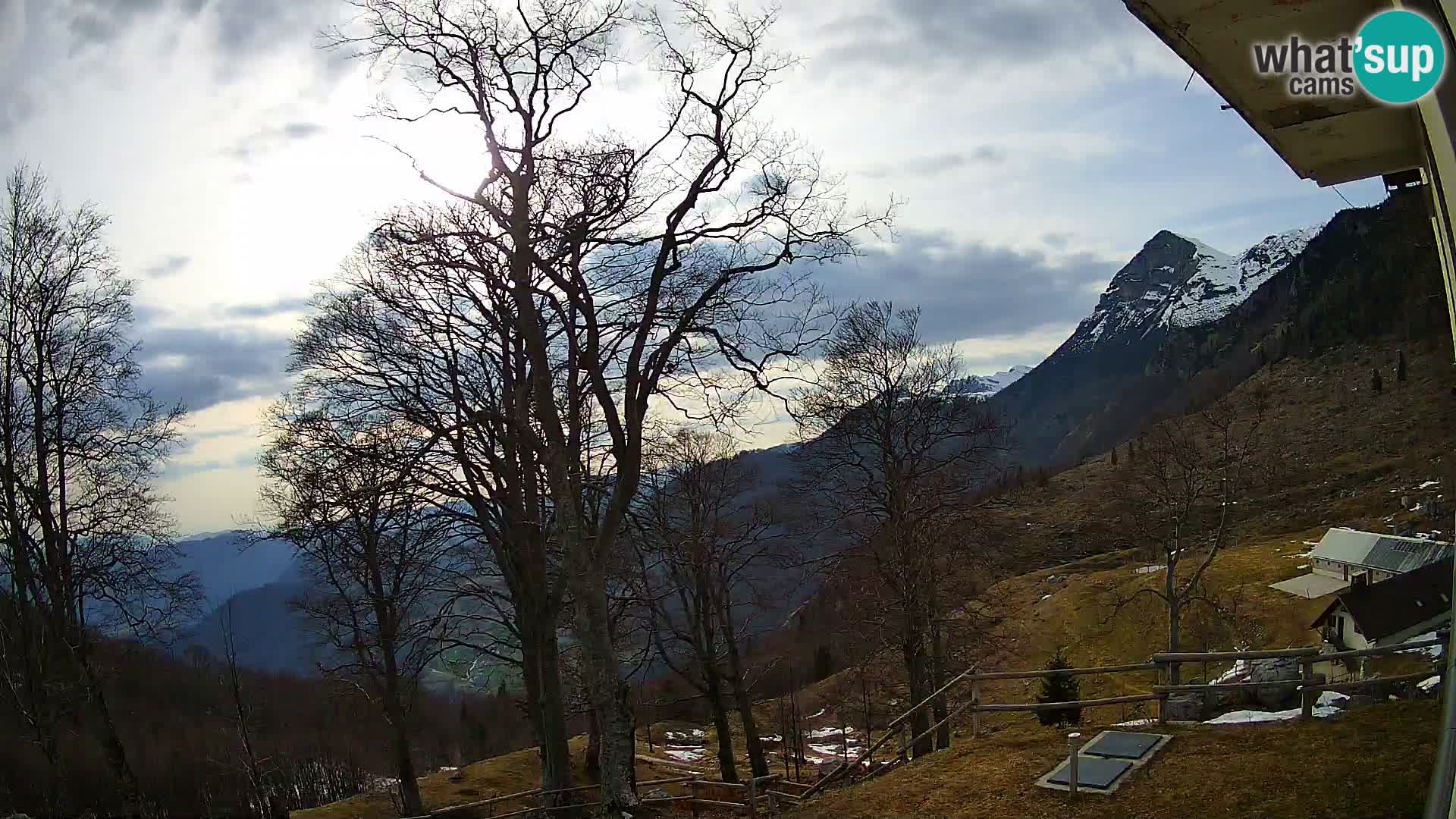 Refuge de la montagne Planina Razor caméra en direct (1315) | vue sur Tolminski Migovec