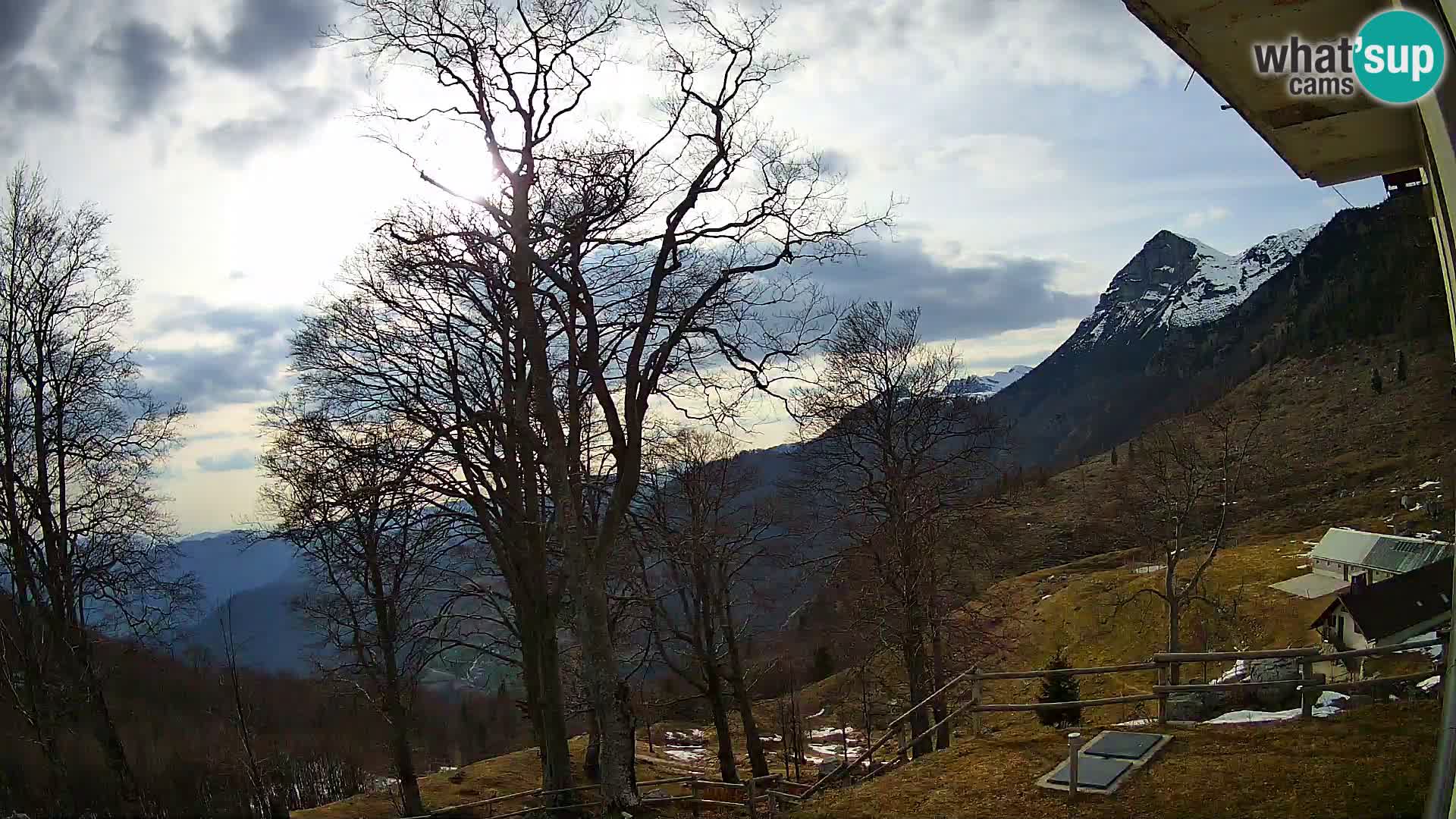 Refuge de la montagne Planina Razor caméra en direct (1315) | vue sur Tolminski Migovec
