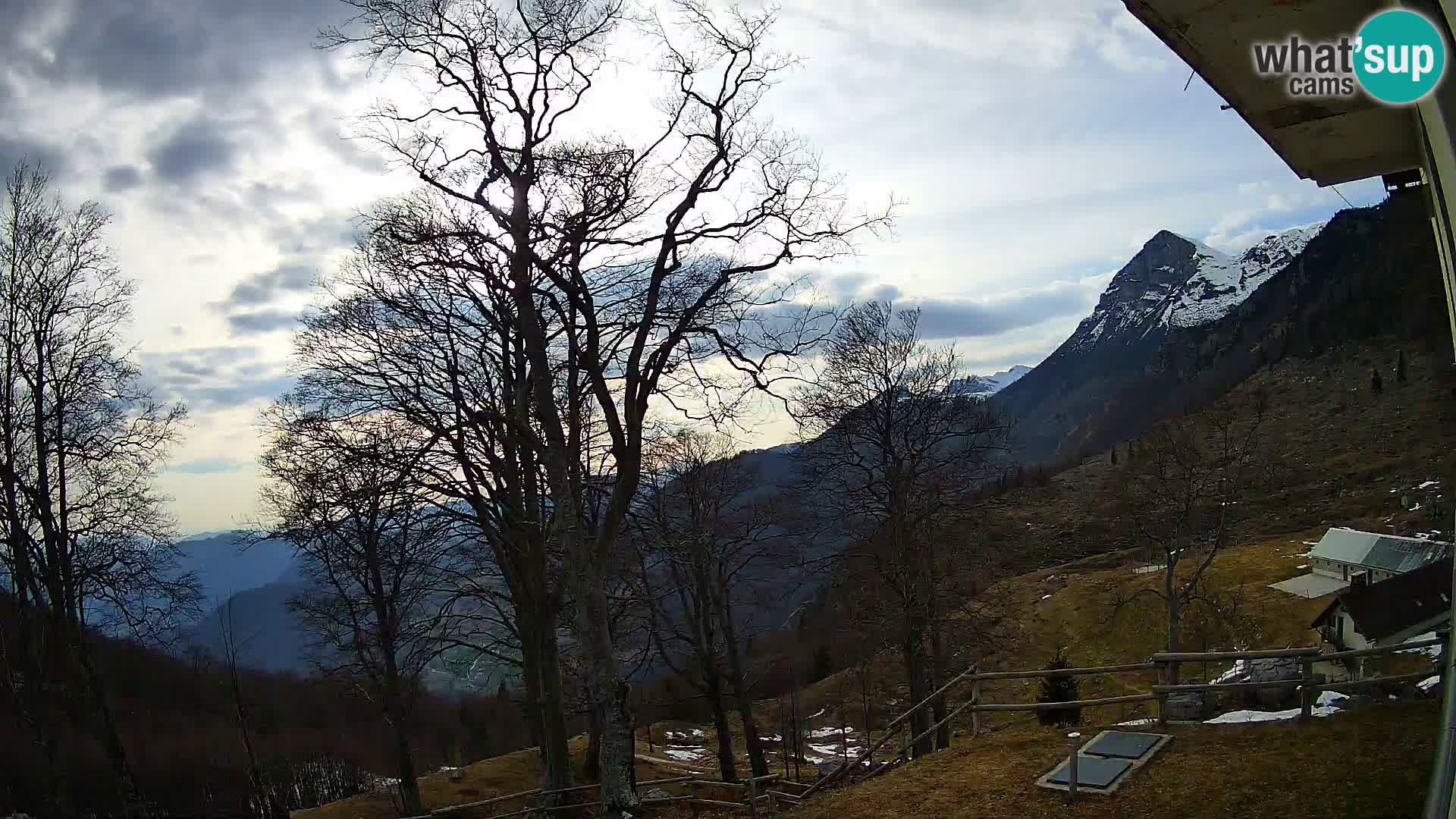 Planina Razor Mountain Hut live cam (1315) | view to Tolminski Migovec