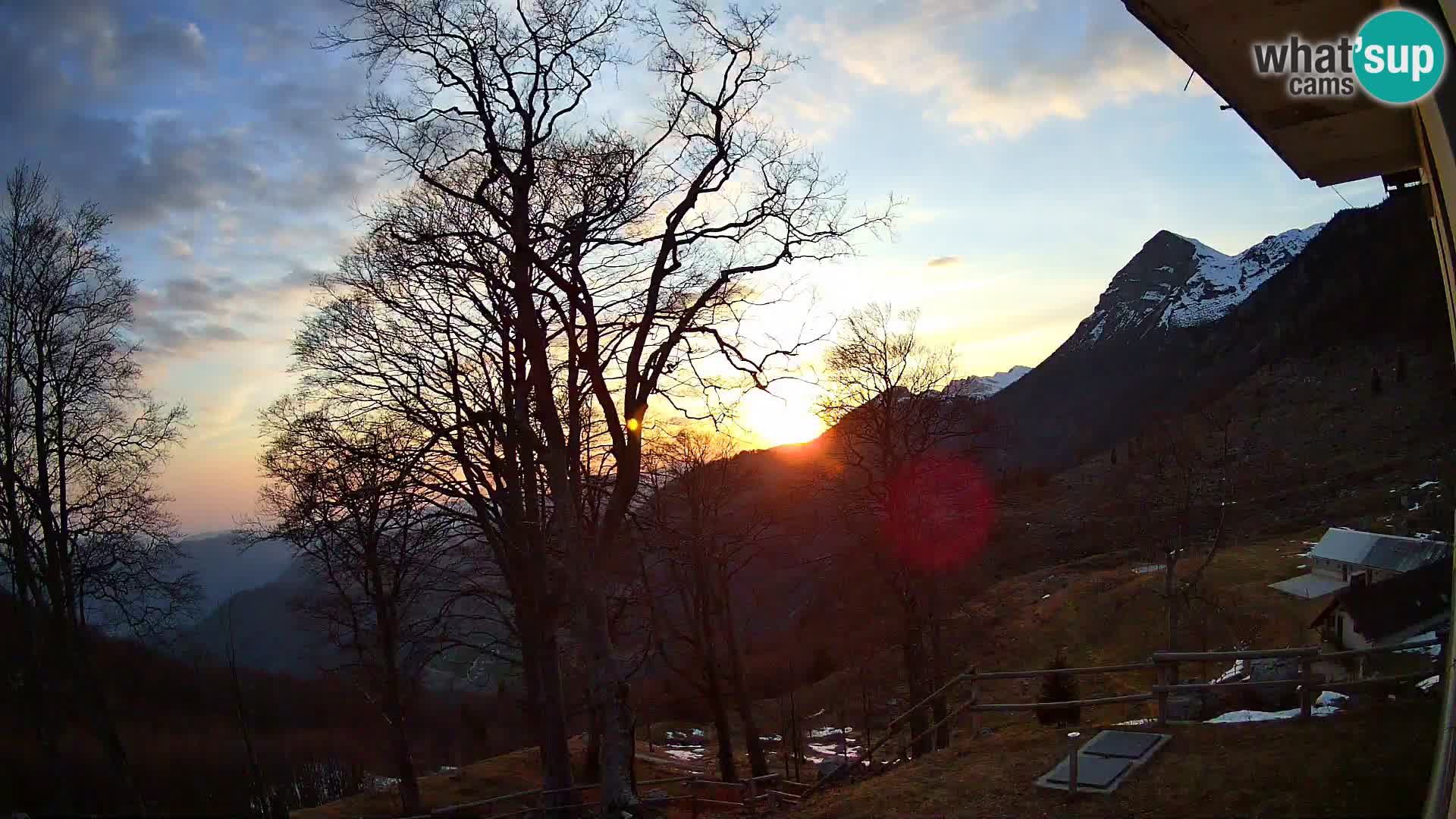 Planina Razor Mountain Hut live cam (1315) | view to Tolminski Migovec