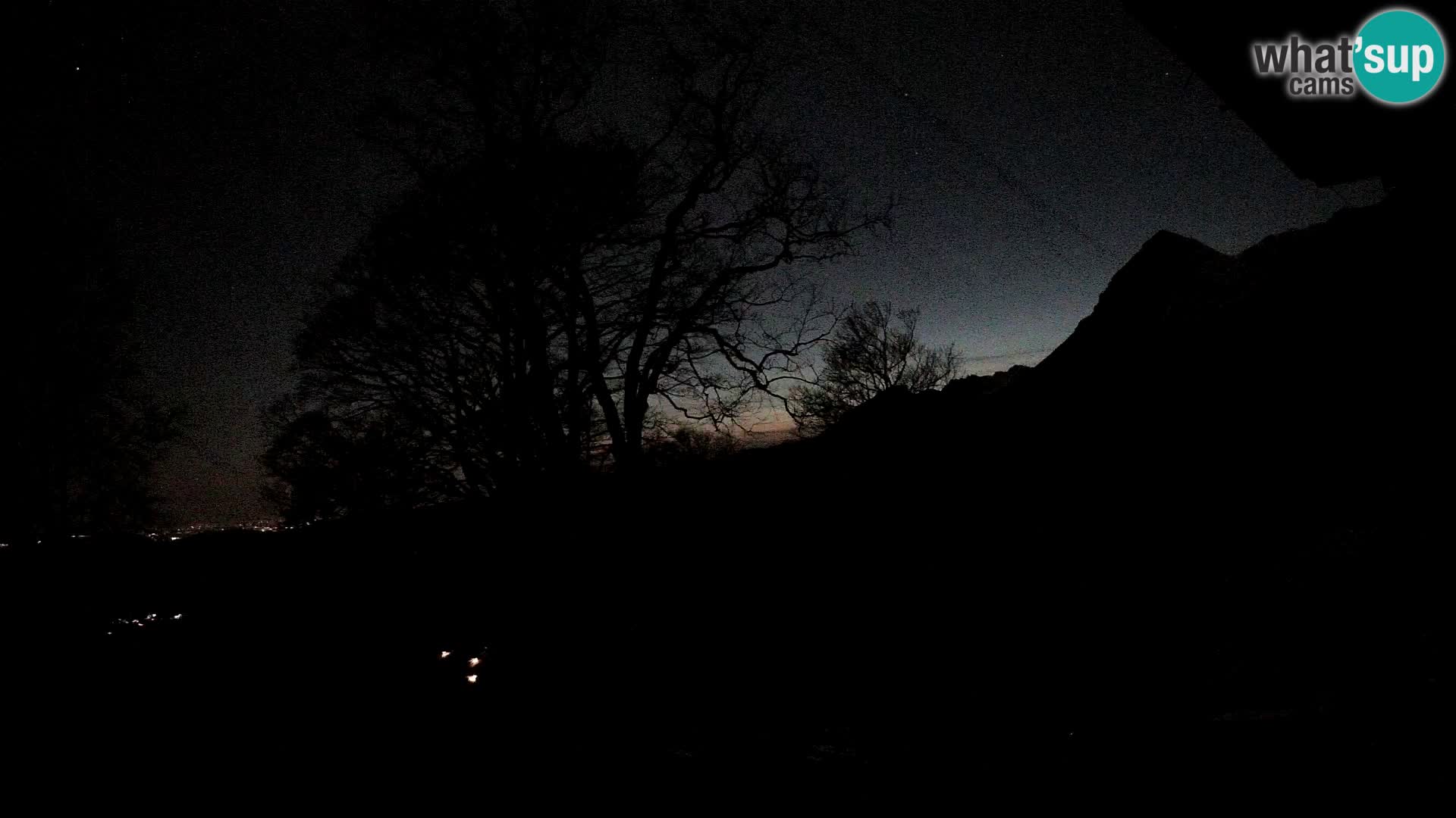 Cámara en vivo de la cabaña de montaña Planina Razor (1315) | vista hacia Tolminski Migovec