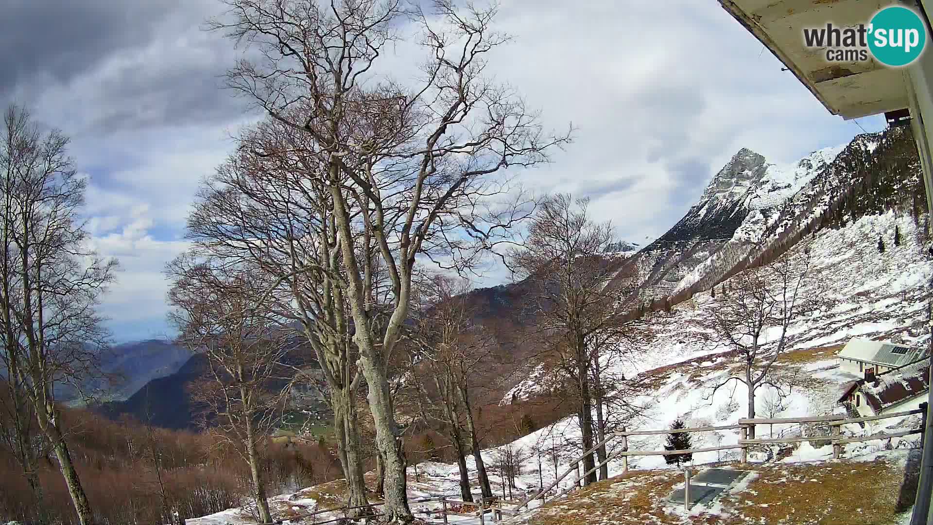 Baita di montagna Planina Razor webcam (1315) | vista su Tolminski Migovec
