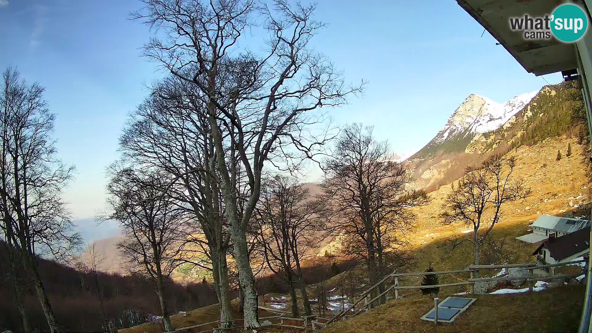 Refuge de la montagne Planina Razor caméra en direct (1315) | vue sur Tolminski Migovec