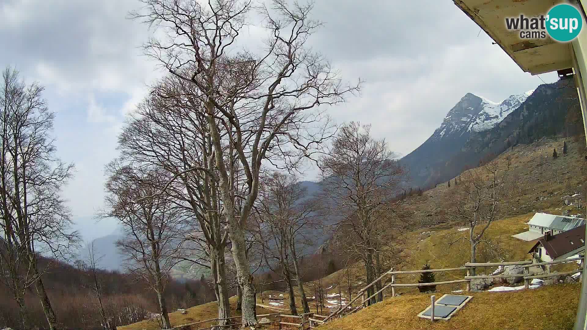 Planinarski dom na planini Razor (1315) | Pogled na Tolminski Migovec