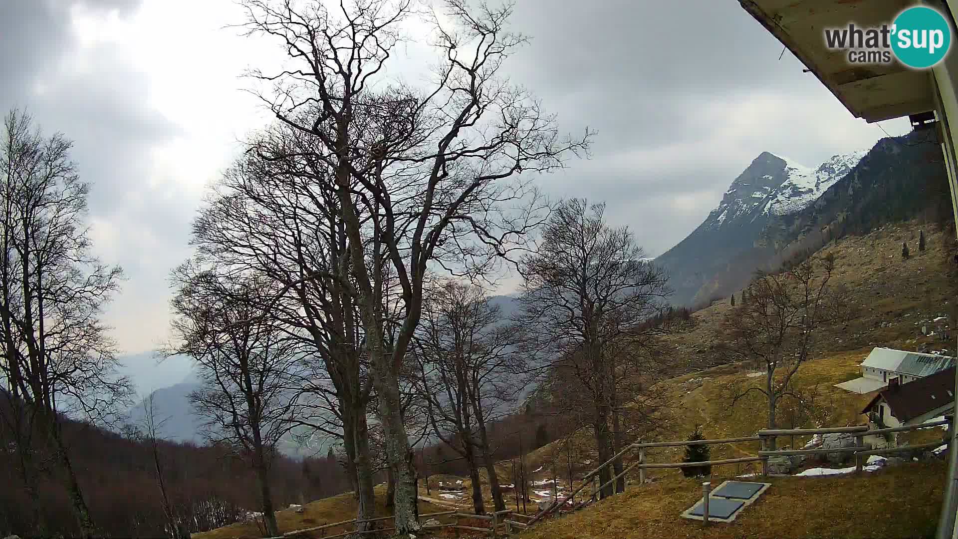 Refuge de la montagne Planina Razor caméra en direct (1315) | vue sur Tolminski Migovec
