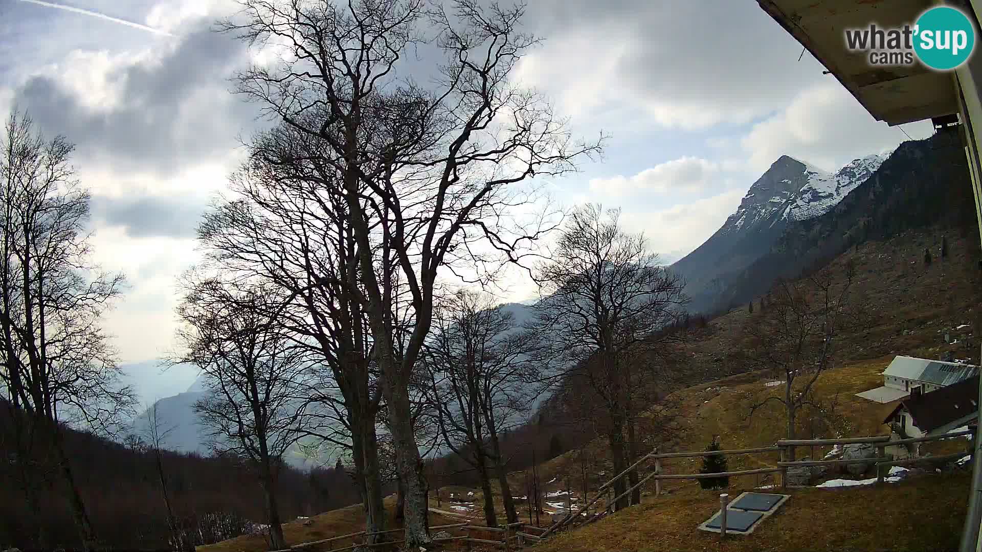 Baita di montagna Planina Razor webcam (1315) | vista su Tolminski Migovec