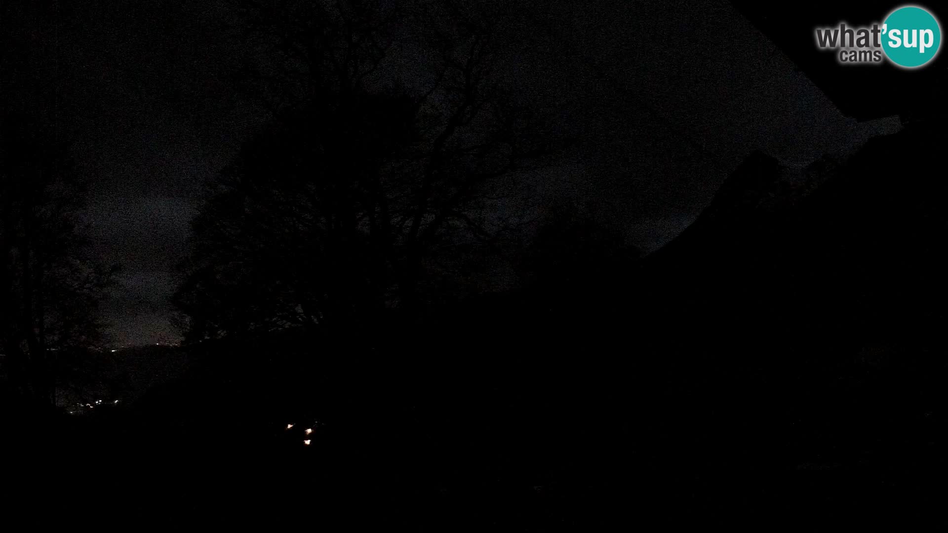 Koča na Planini Razor spletna kamera (1315) | Pogled na Tolminski Migovec