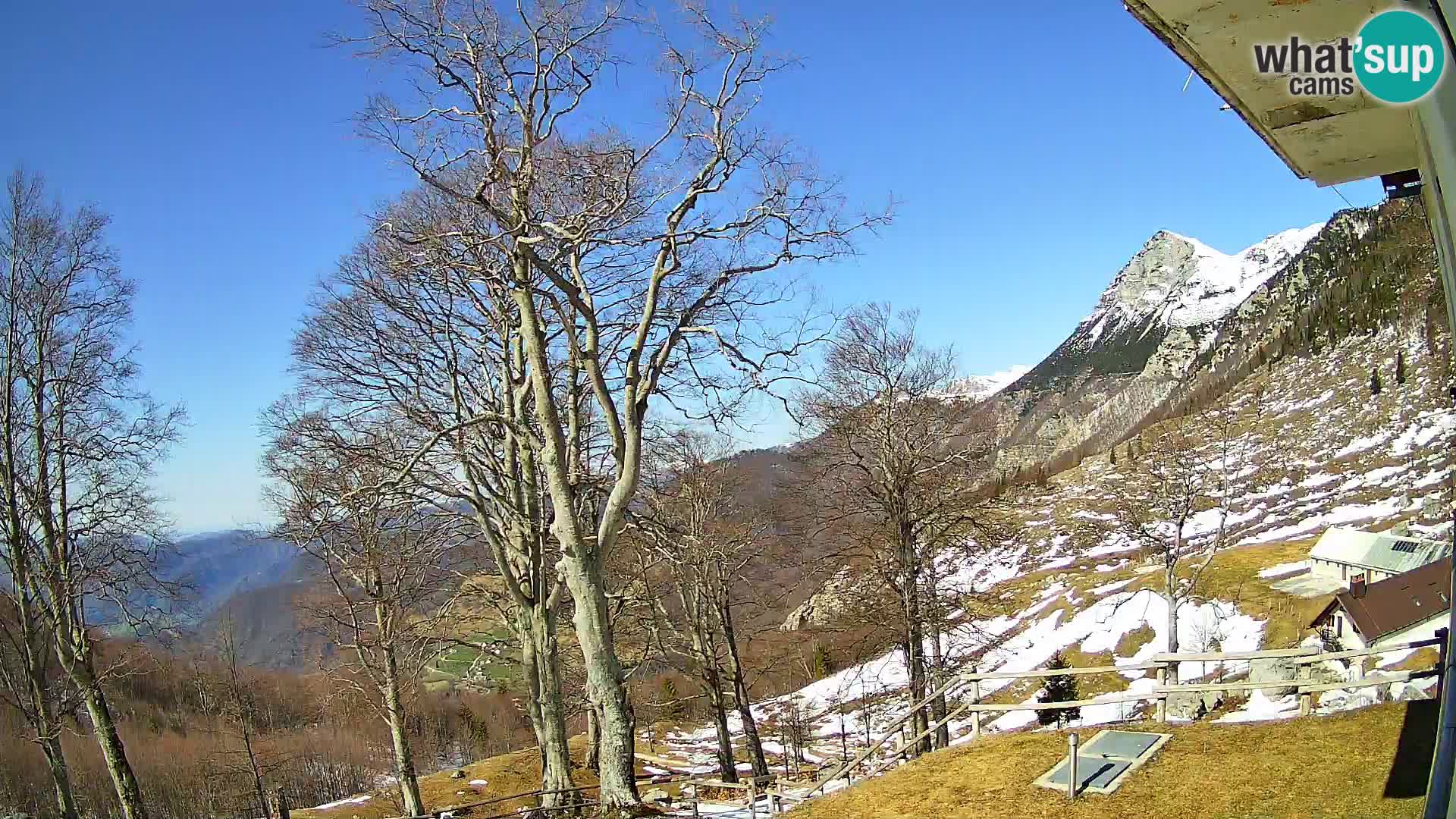 Refuge de la montagne Planina Razor caméra en direct (1315) | vue sur Tolminski Migovec