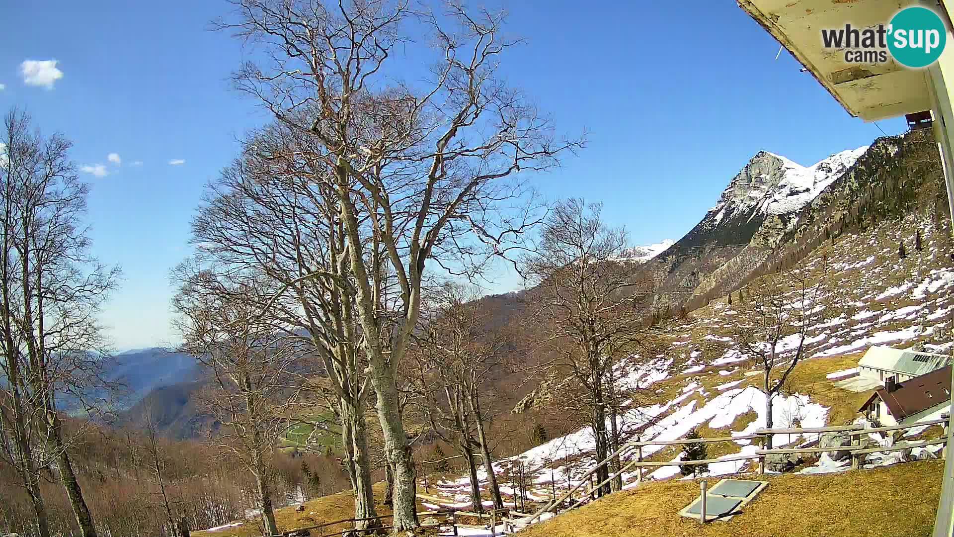 Koča na Planini Razor spletna kamera (1315) | Pogled na Tolminski Migovec