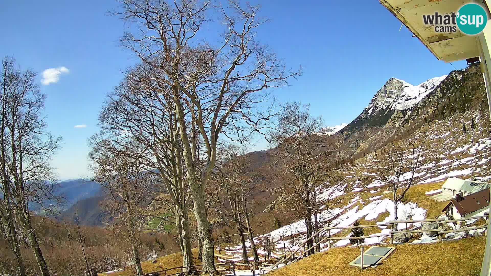 Planinarski dom na planini Razor (1315) | Pogled na Tolminski Migovec